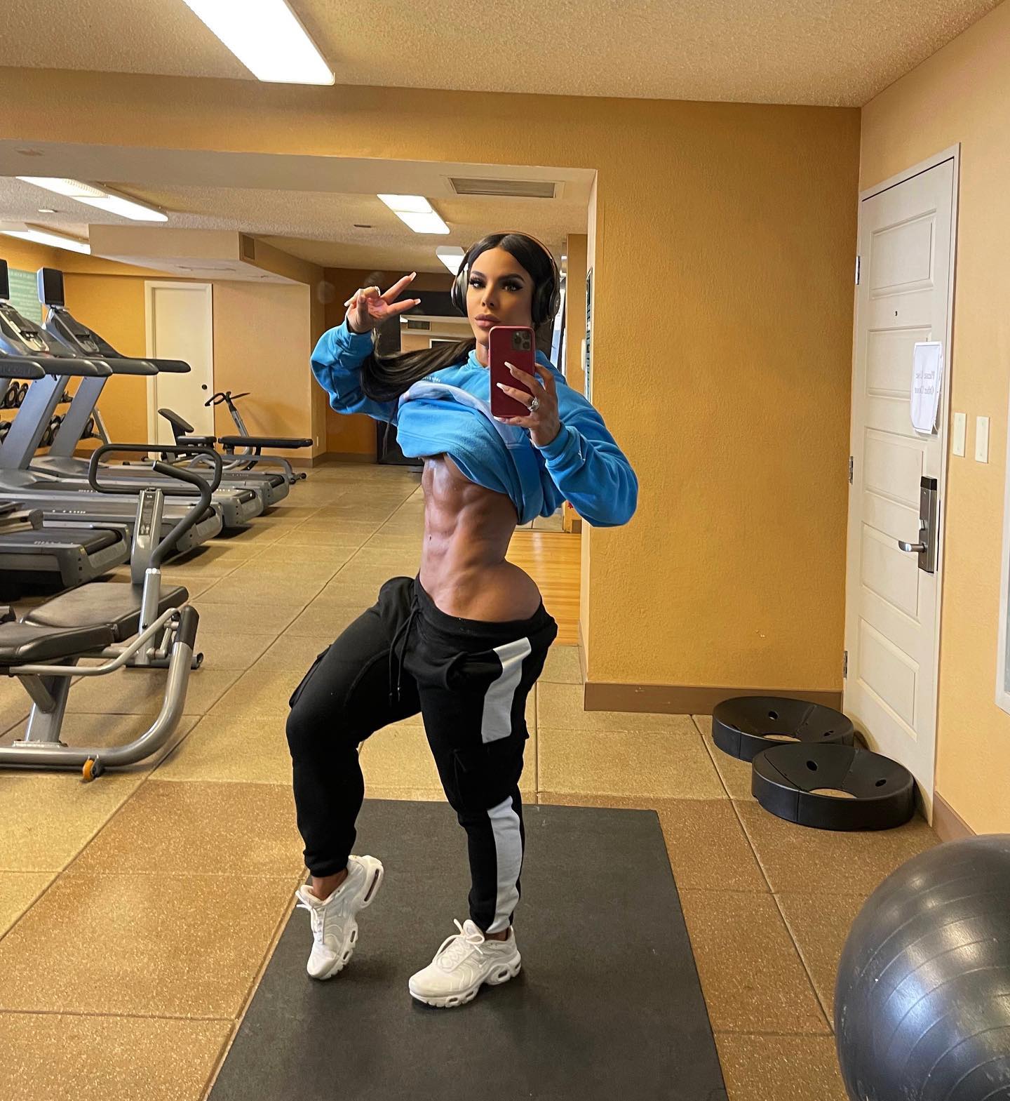 Yarishna Ayala : musclegirlsflexing