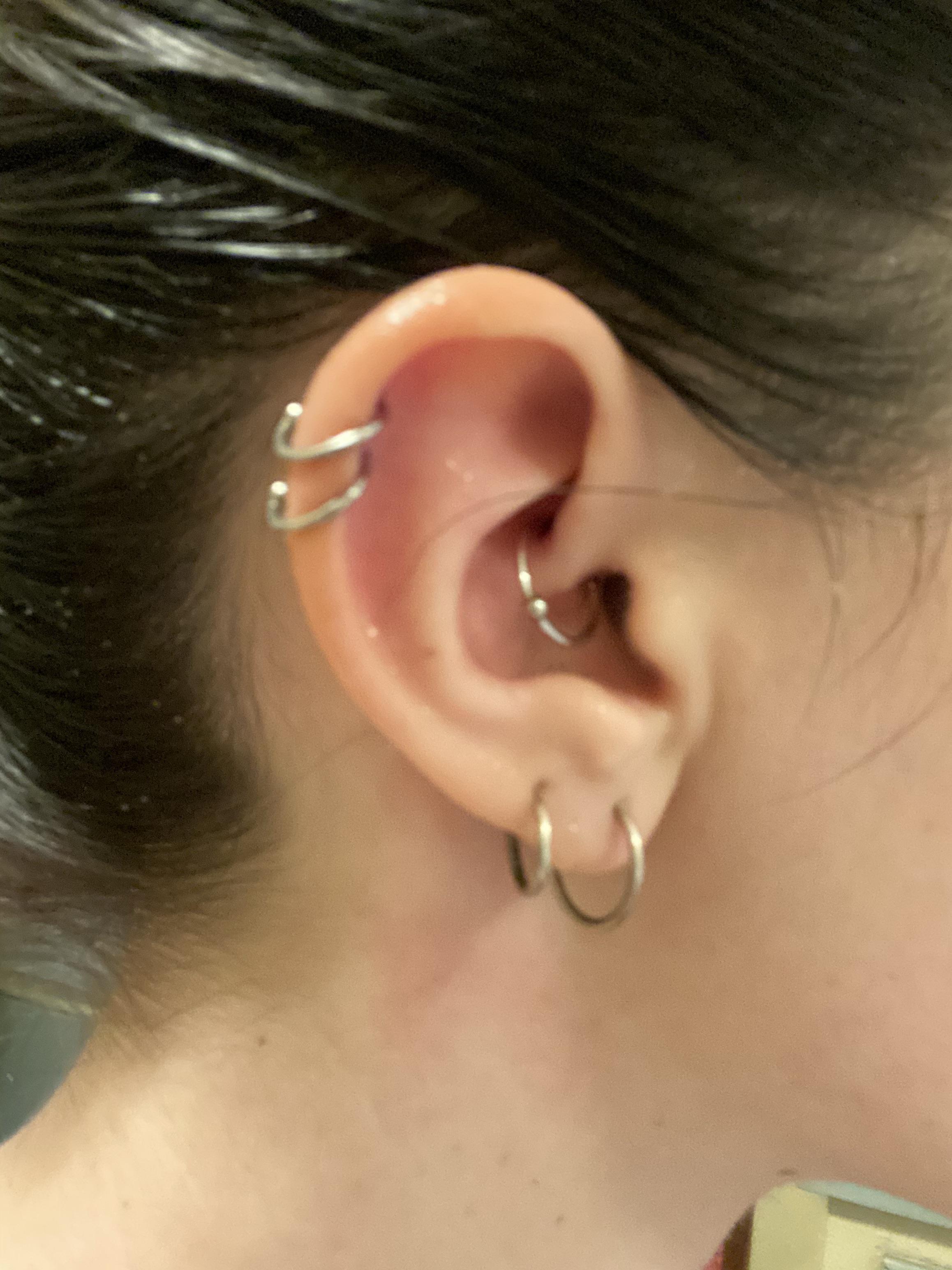 finally got my daith! then I realized I can only wear one headphone for