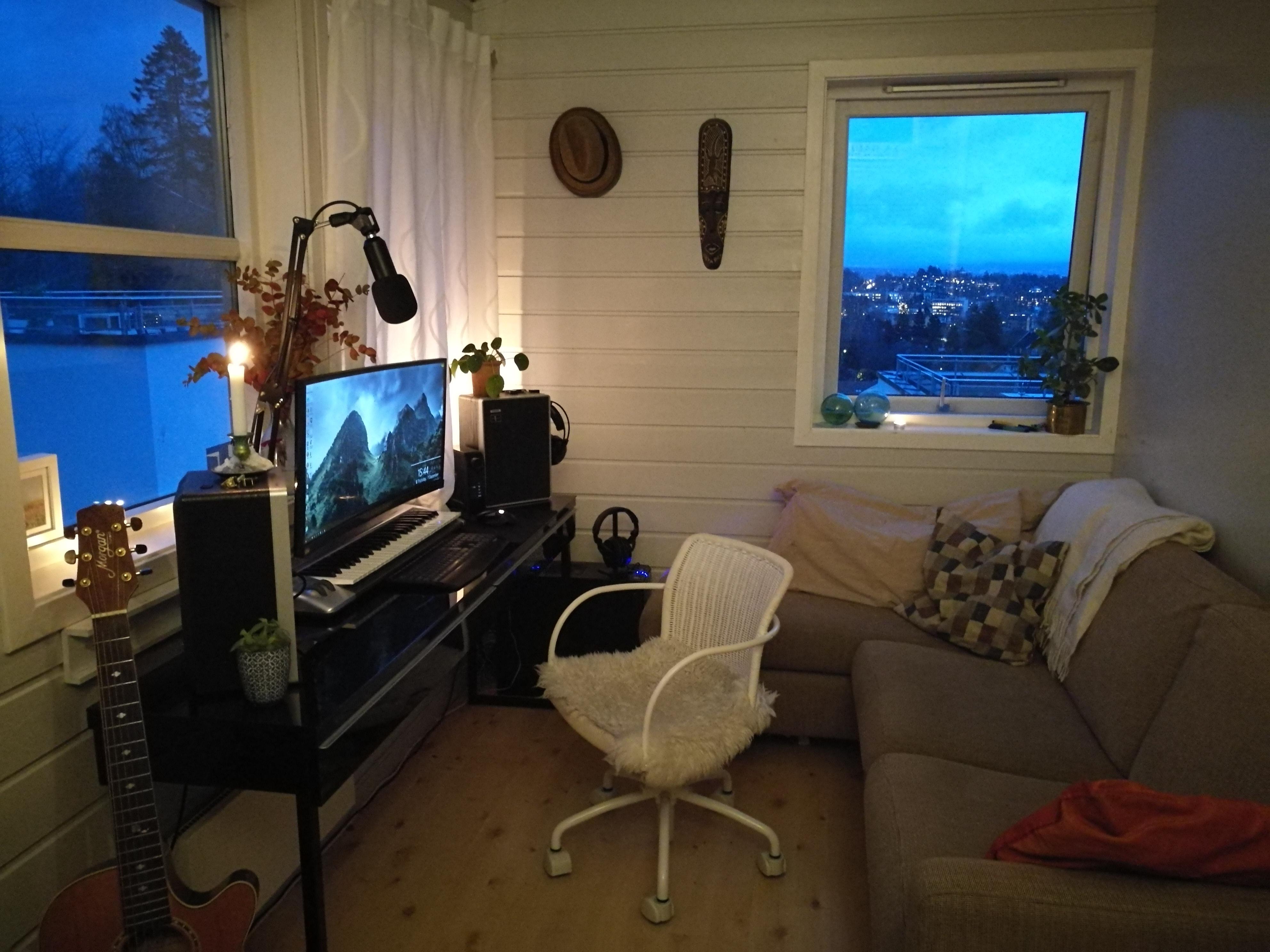 My battlestation/living room with a nice view over Oslo