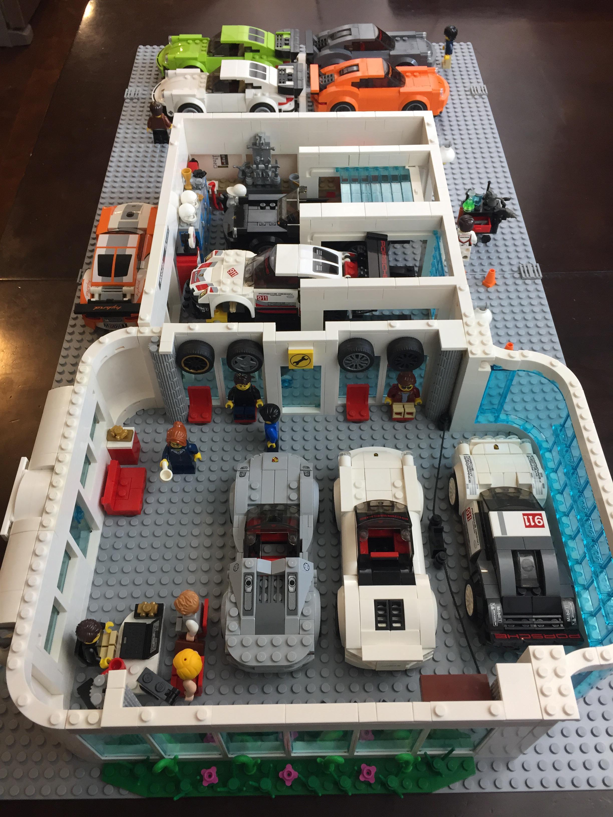 I finally finished my Porsche dealership. (album in comments) r/lego