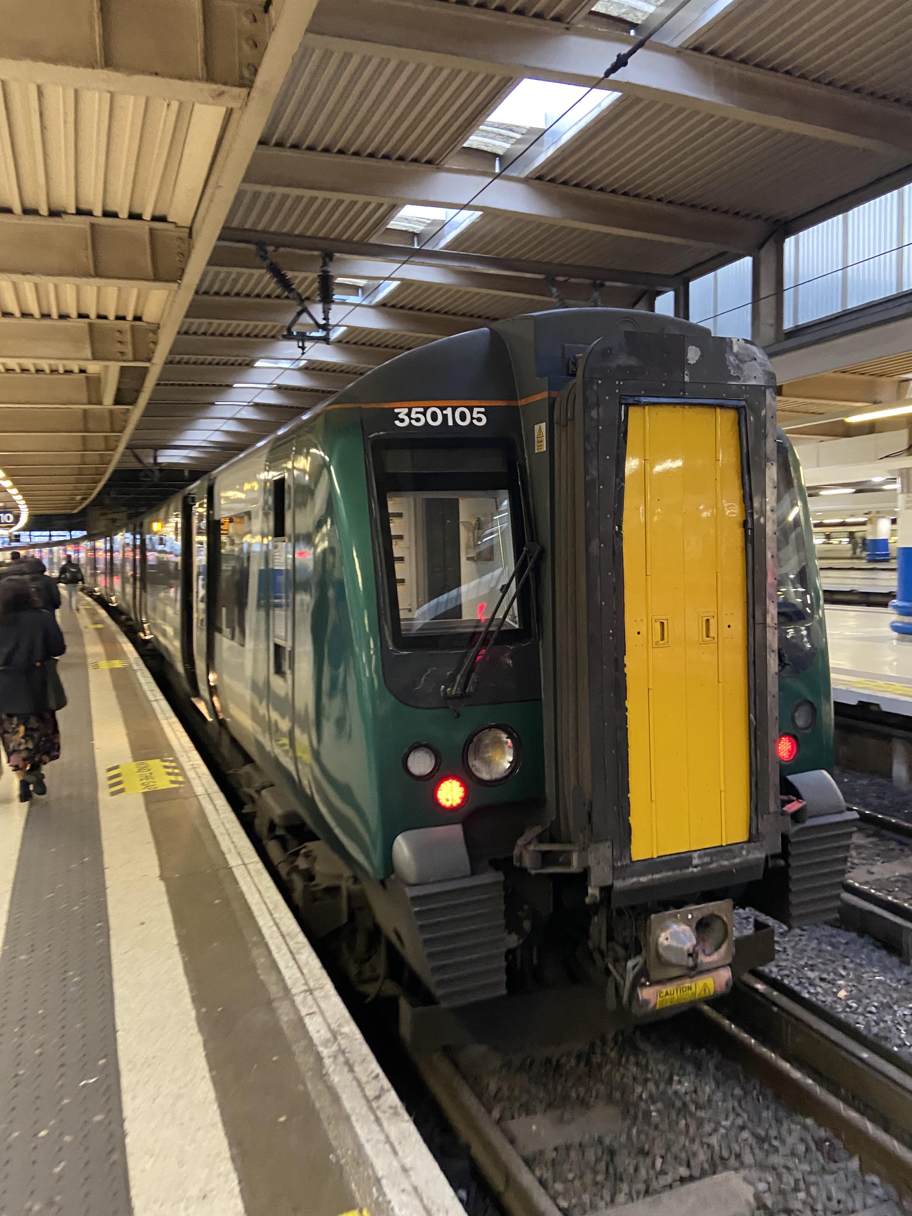 London Northern Railway Class 350(105) to Milton Keynes Euston r