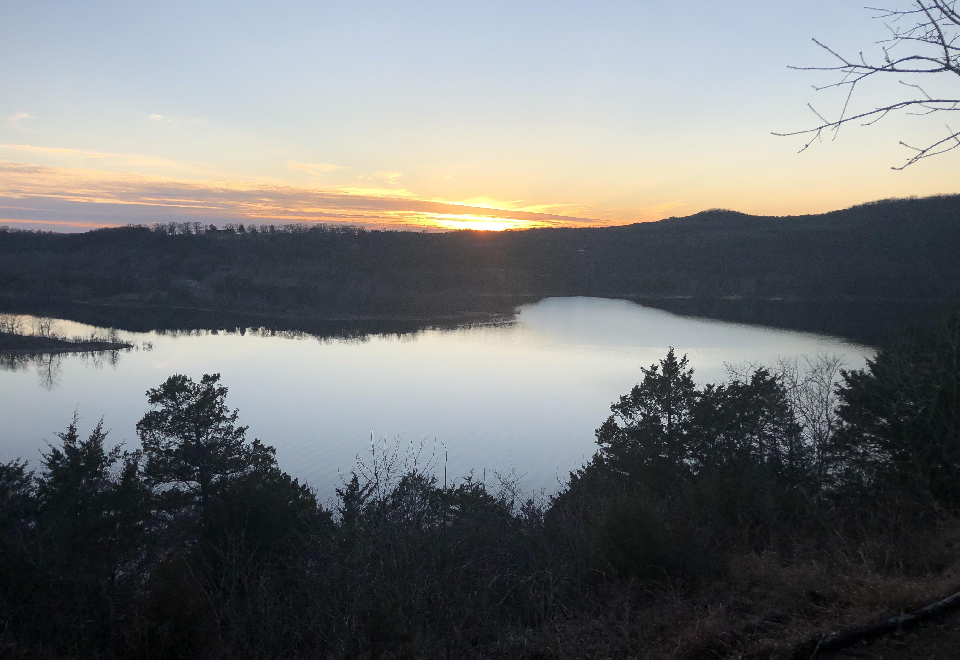 Sunset on Table Rock Lake, Missouri. r/Outdoors
