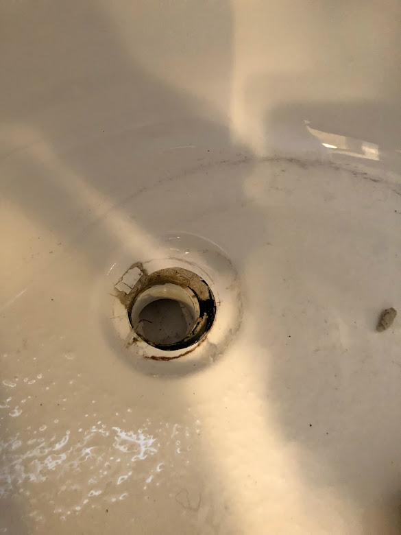 [Seeking advice] Is reglazing this tub a possibility? Seller cracked
