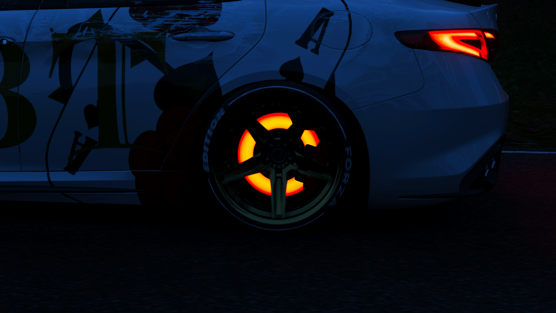 The brakes in Horizons 4 visibly heat up when you brake. I've never