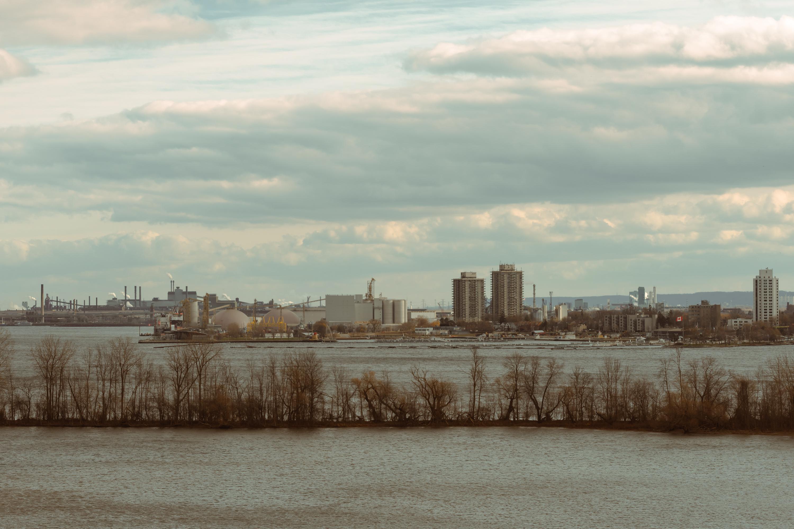 Steel Shores, Hamilton Ontario [3000x2000 OC] r/UrbanHell