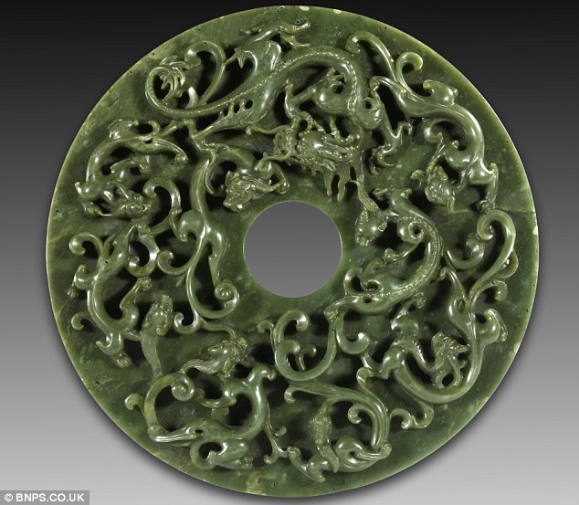 Carved jade ornament, Shang Dynasty, China 1600 to 1046 BC.[634x553