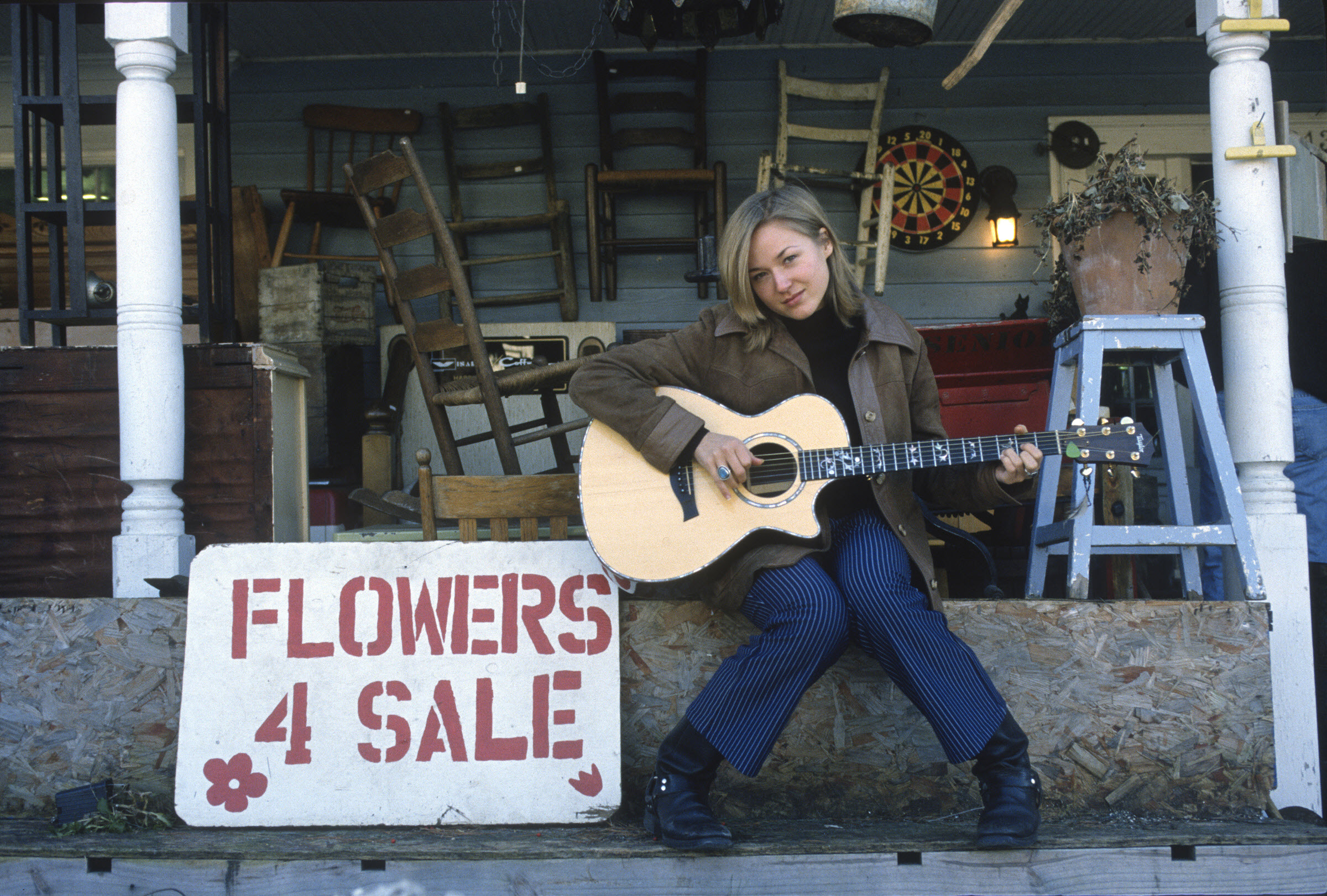 Jewel in 1996, one of the bestselling debut singersongwriters of all