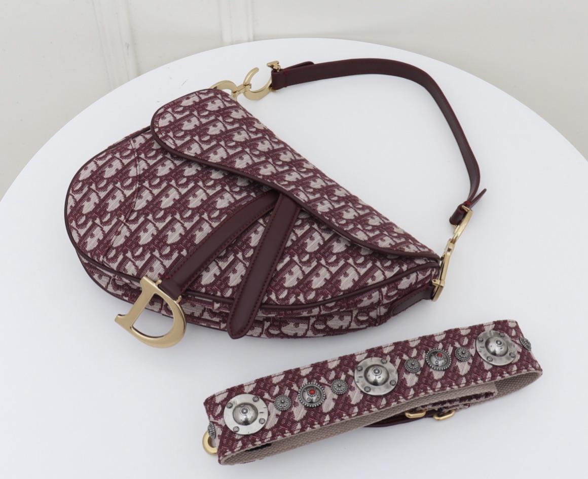 Does anyone have links to hood Red Dior Saddle bag? r/DHgate
