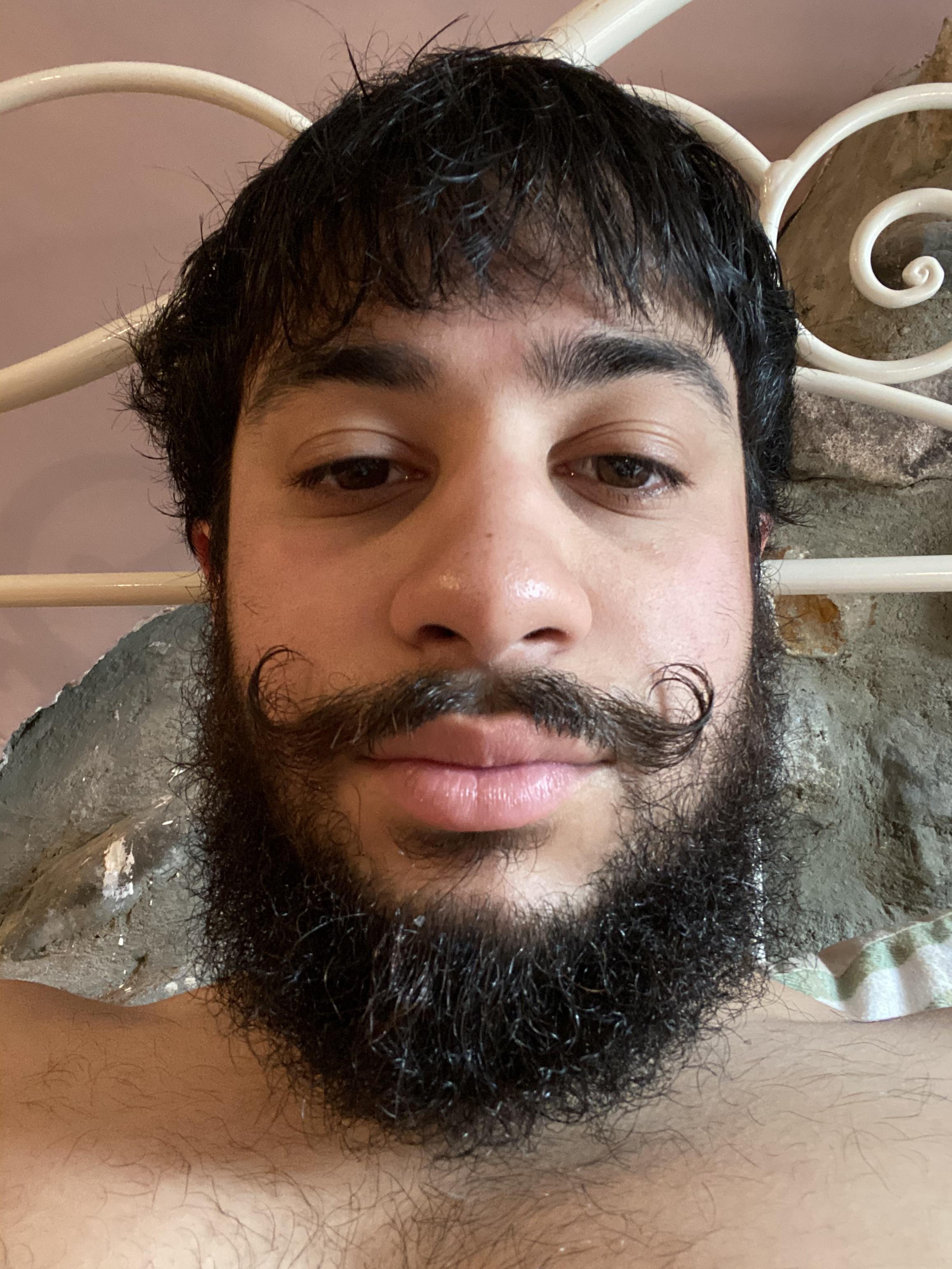 Hi could someone take off my beard so I only have the moustache, will