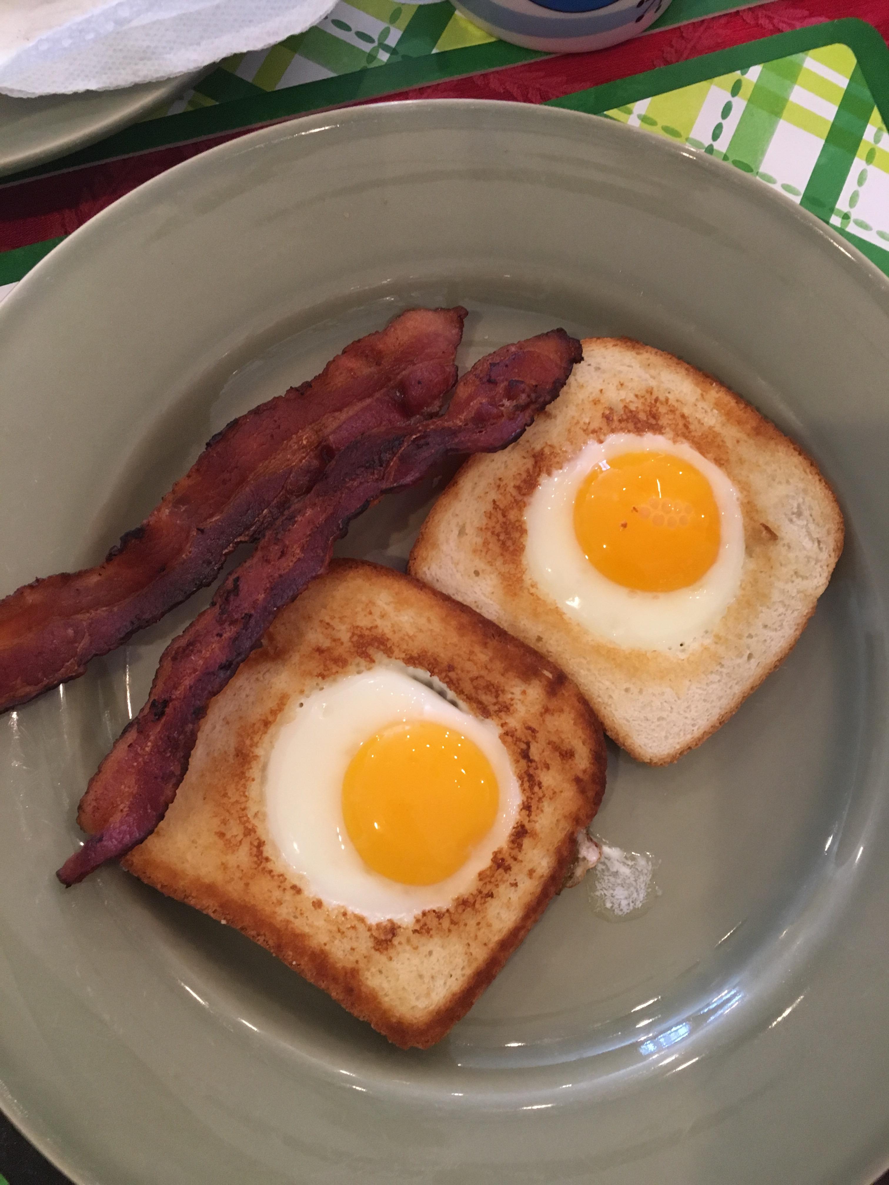 [Homemade] Eggs in a nest that I made food