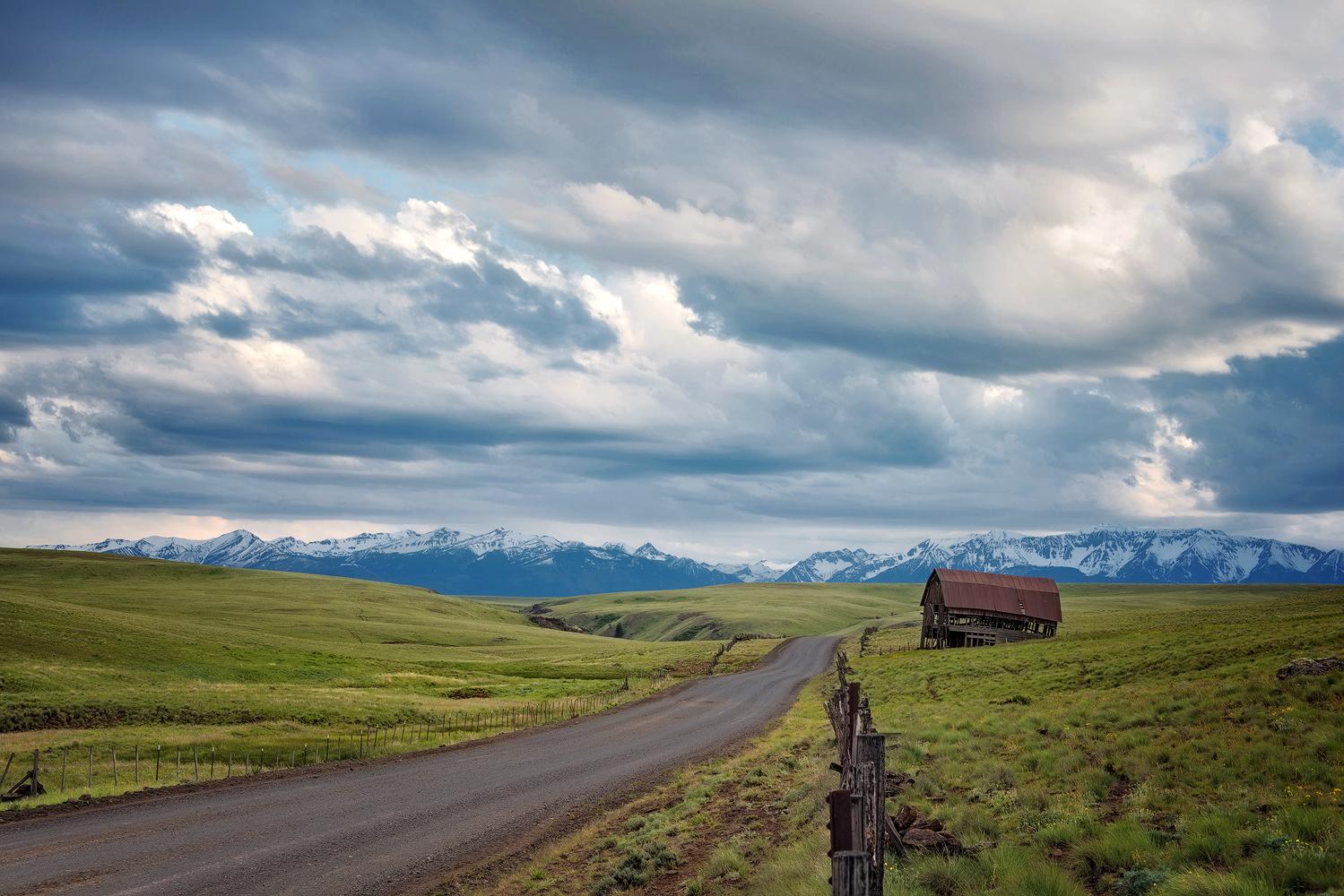 Farm lands near Joseph, Oregon USA [OC][1499 × 1000] r/RoadPorn