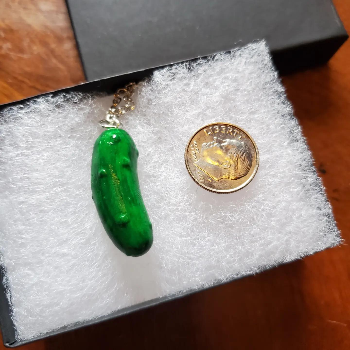 I made a pickle necklace for my sister who loves pickles r/polymerclay