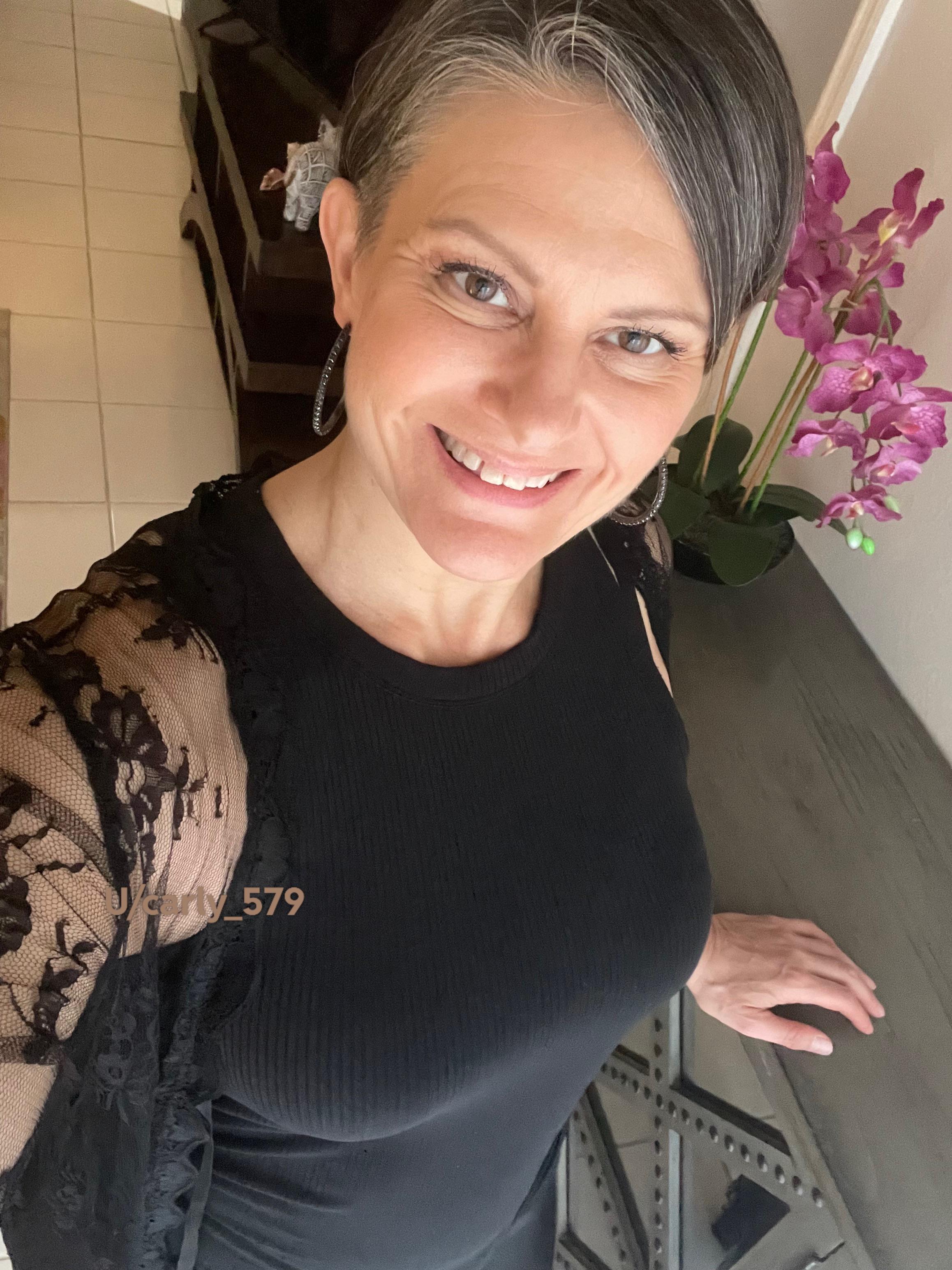 I’m not always naked. Have a beautiful Sunday! : u/Carly_579