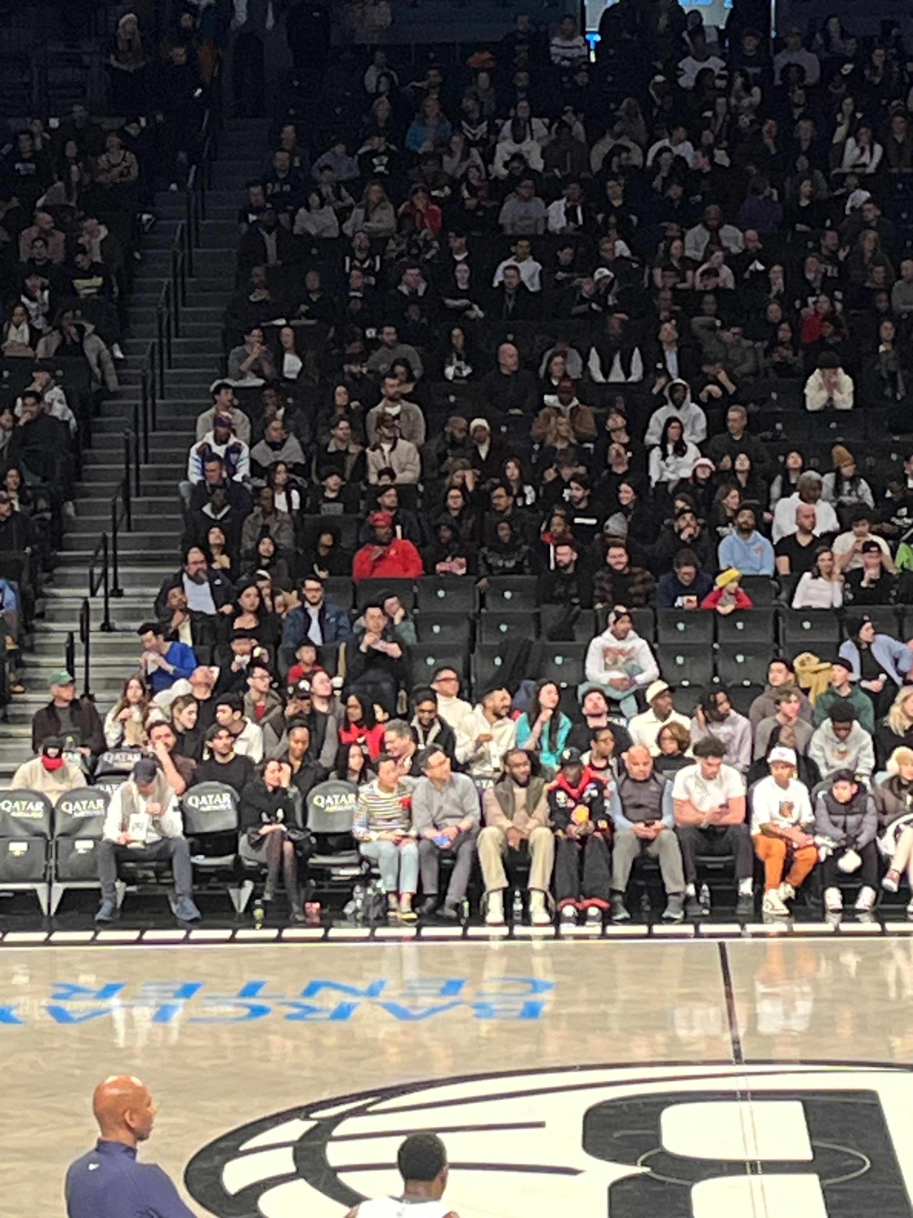 Jae Crowder and Jason Sudekis sitting courtside for the game. r/MkeBucks