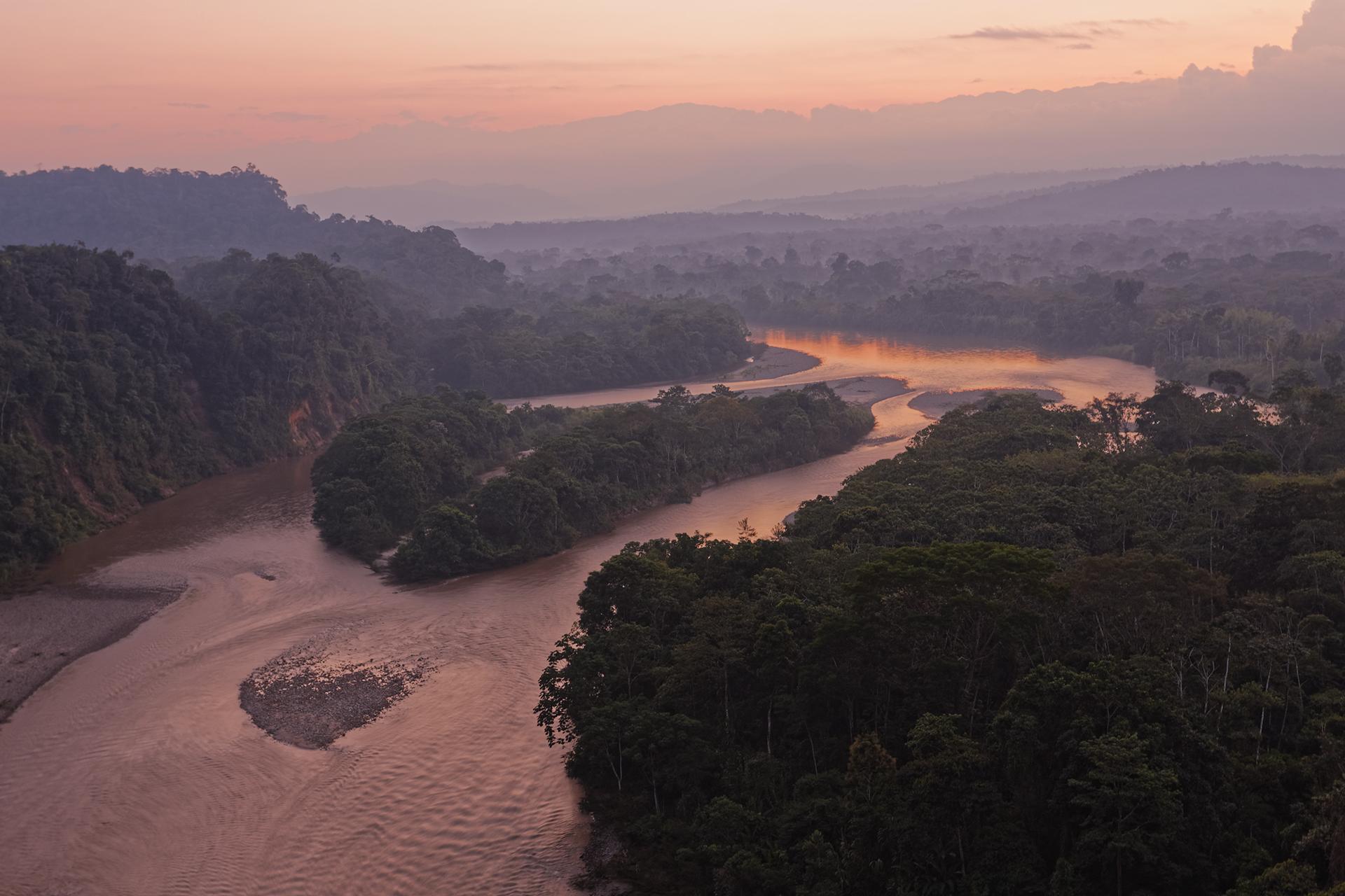 Sunrise in Amazon rainforest, Ecuador [OC][1920x1280] r/EarthPorn