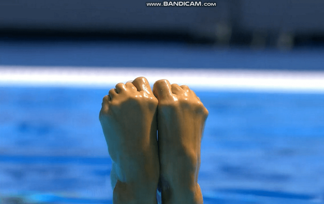 Synchronized swimming feet closeups 2 Page 1 The MousePad