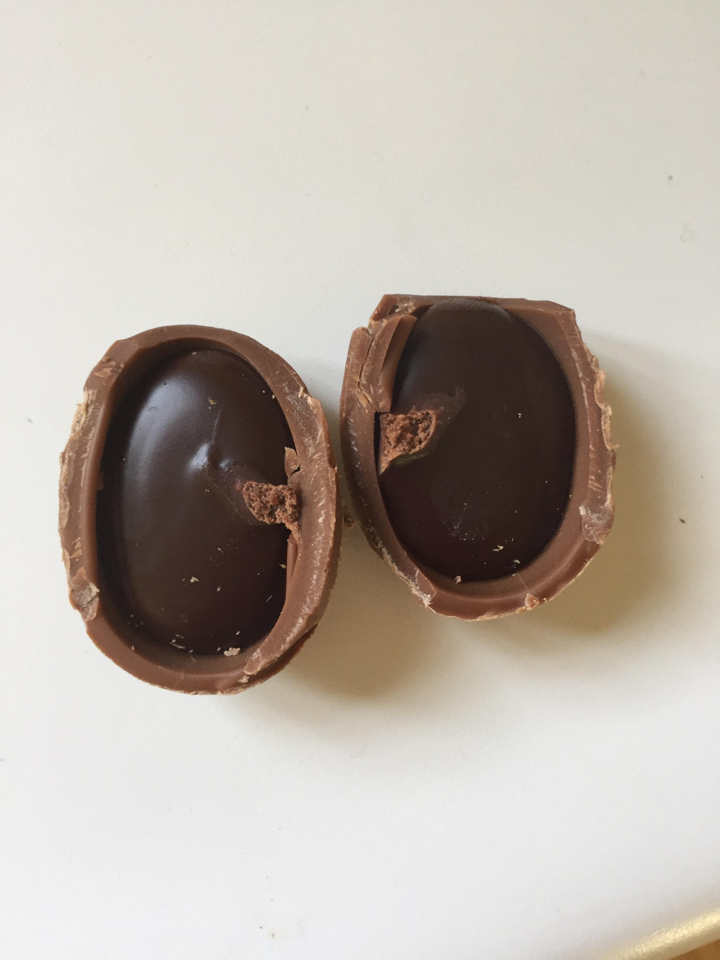 The Inside of this Cadbury Chocolate Creme Egg r/oddlysatisfying