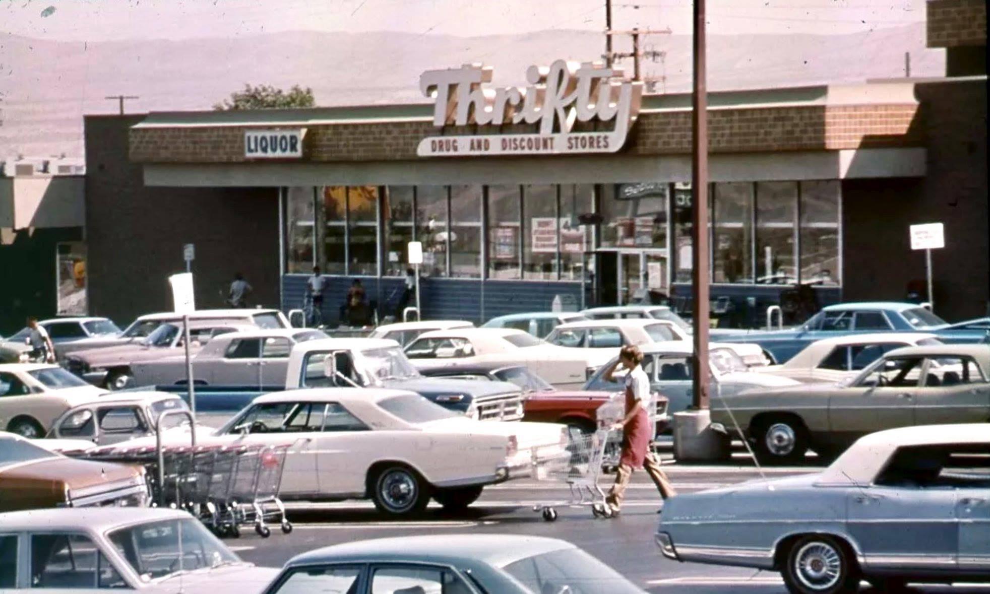 A Thrifty store parking lot in Barstow, California, 1970s. r/TheWayWeWere
