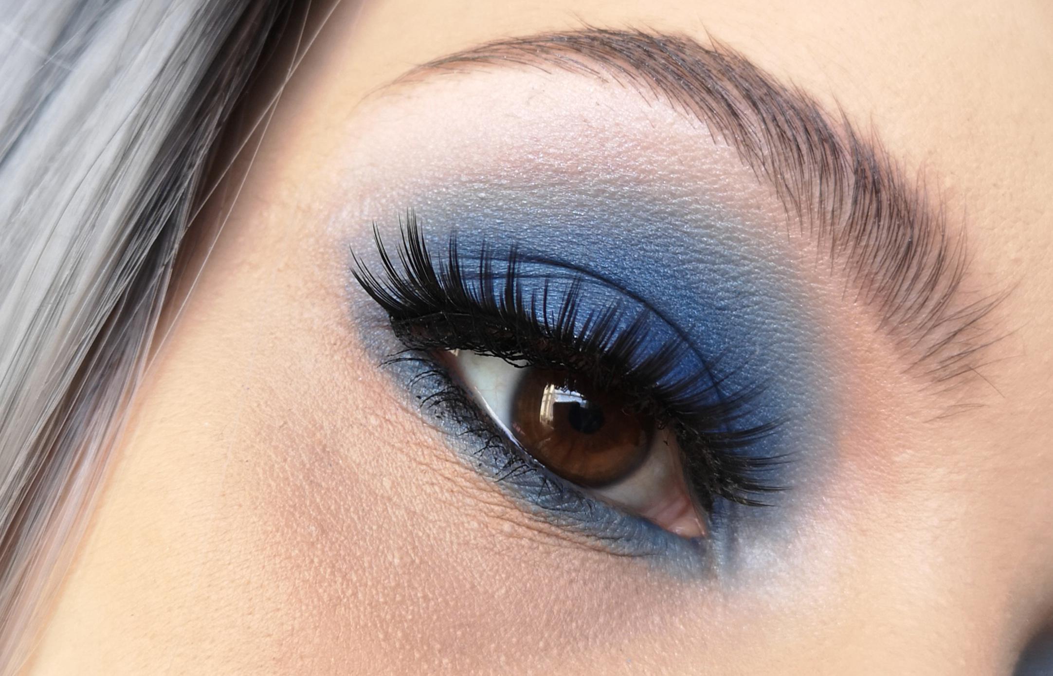 Redid this blue Smokey eye to get a daylight pic! r/MakeupAddiction