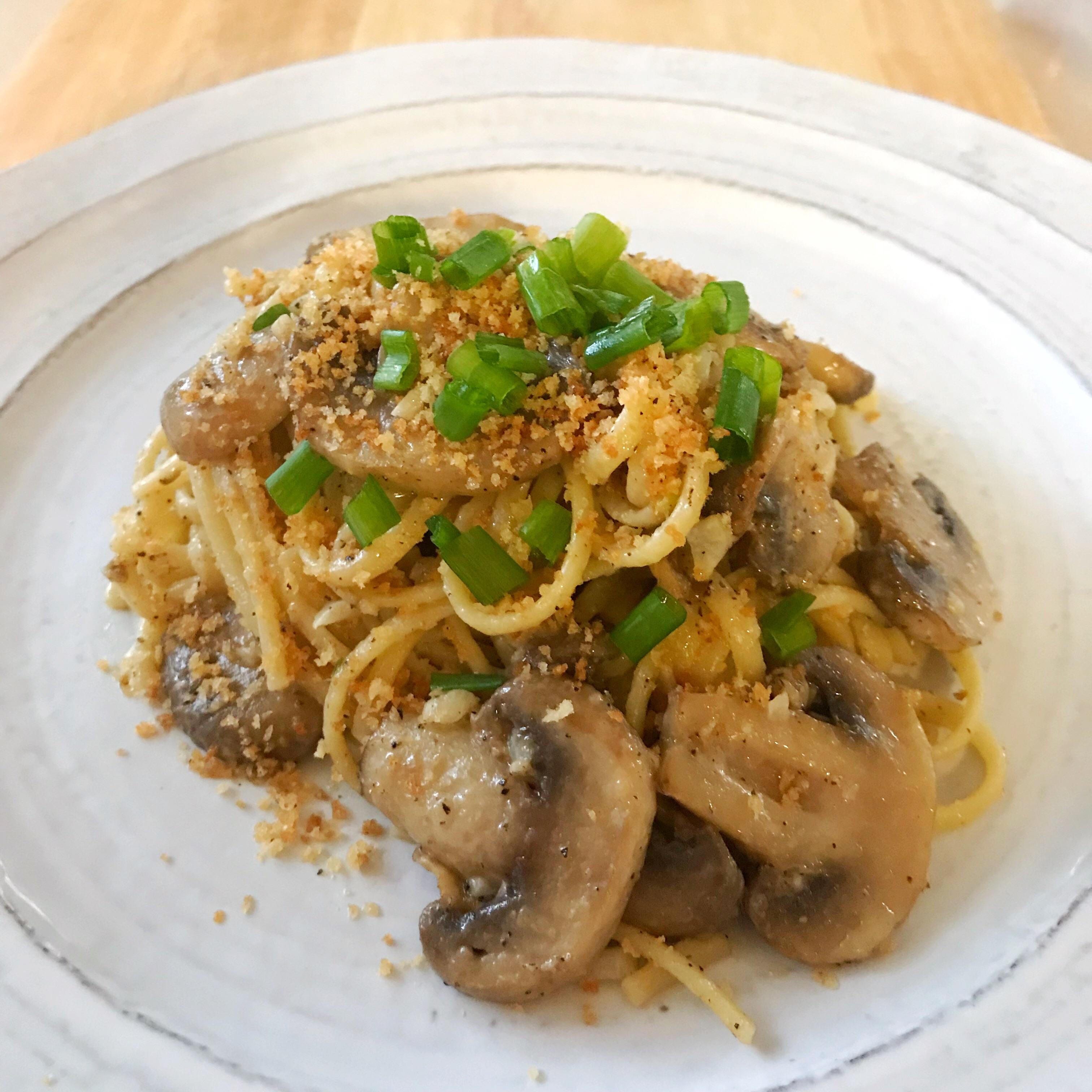 Creamy mushroom and garlic linguine. Sauce made with vegan butter, TJ’s
