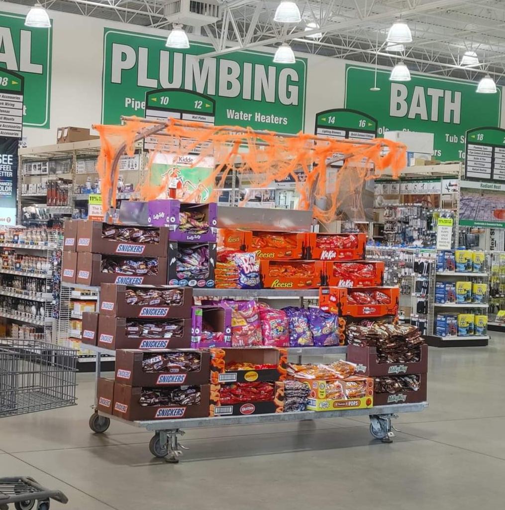 Halloween candy merchandising. Yay or Nay? r/menards