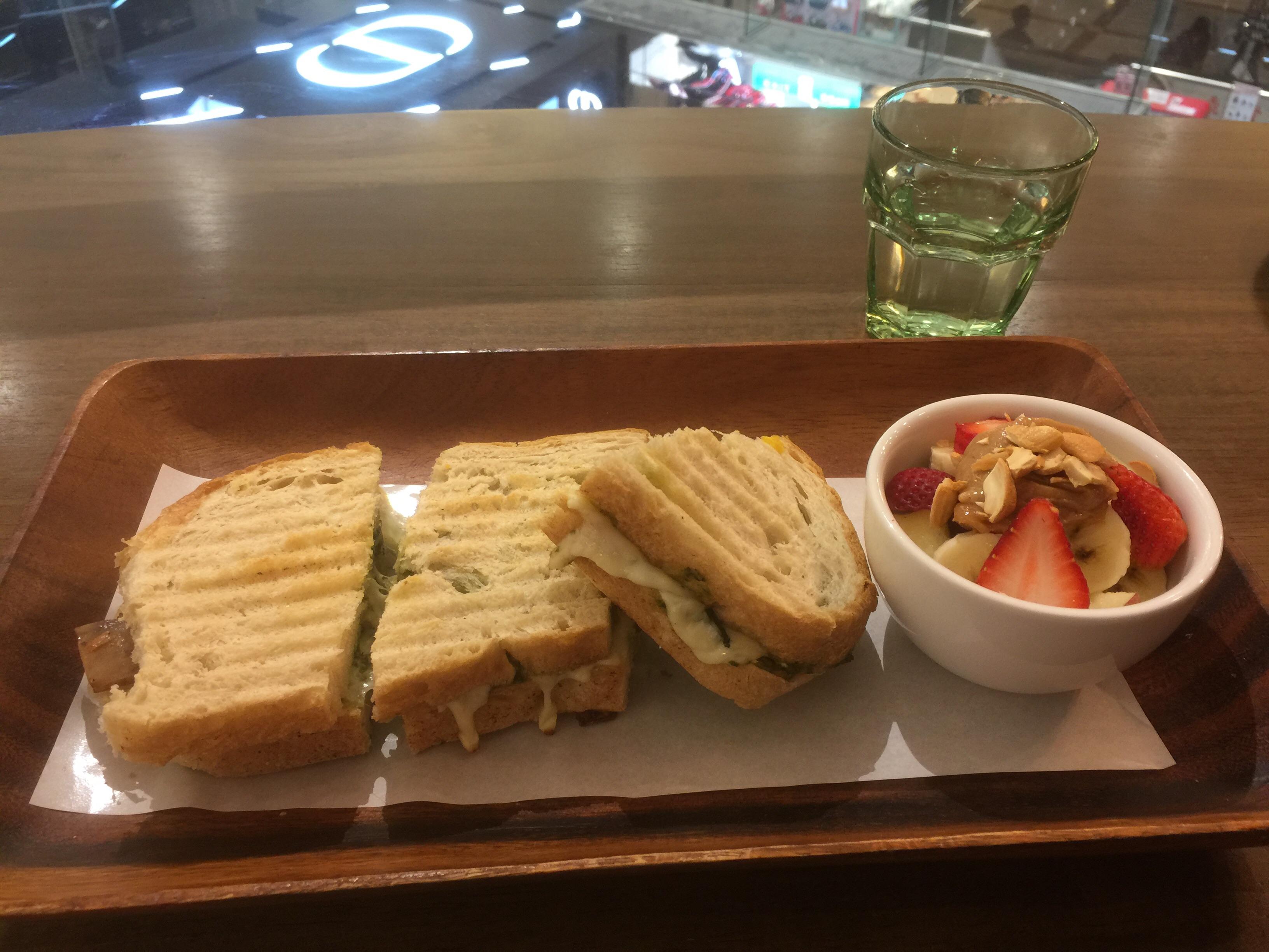 Taiwan is vegan paradise. There are suveg (Buddhist vegan) & vegan