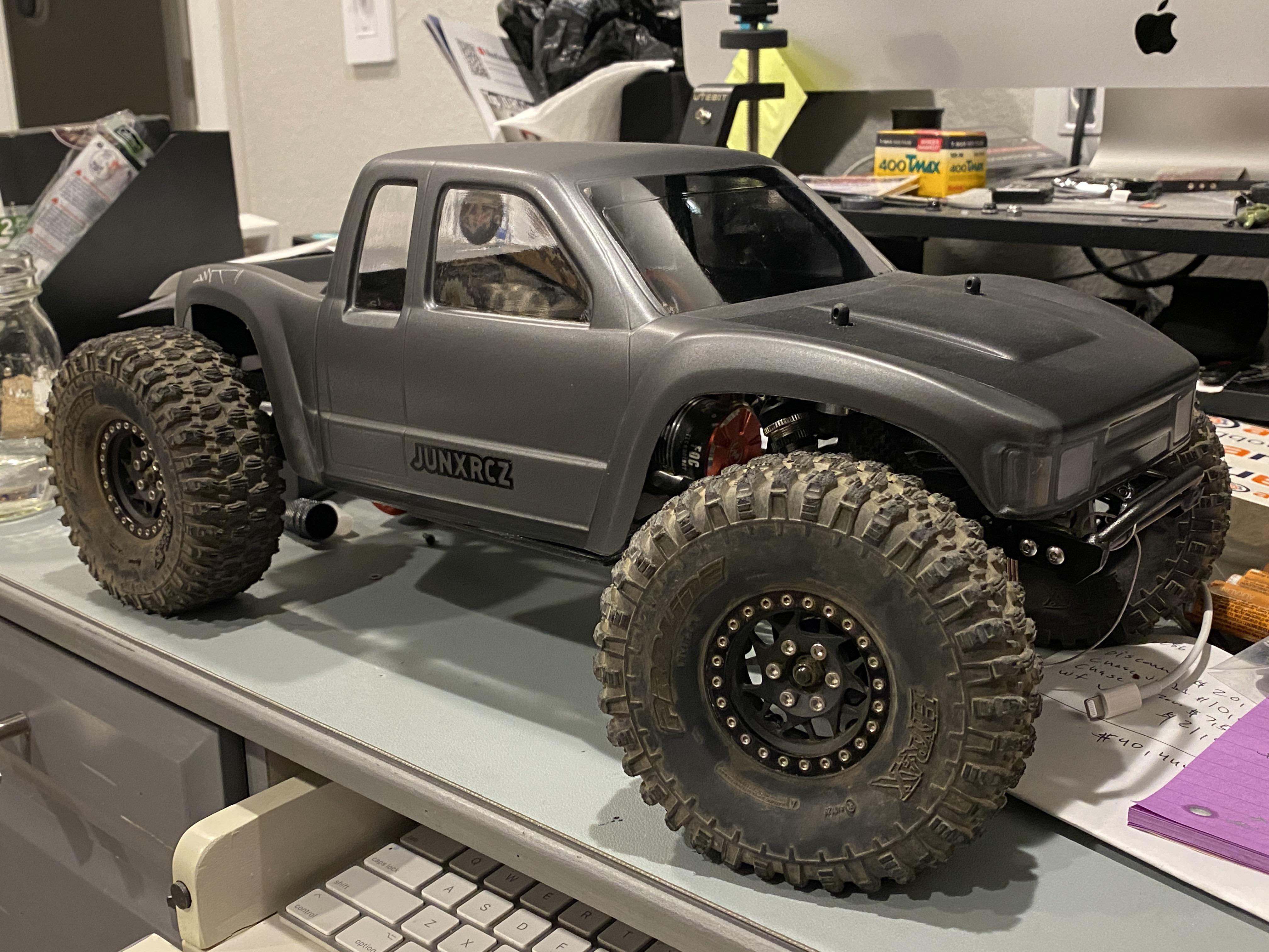 Finally got my hands on a Proline Cliffhanger body. Sitting on my