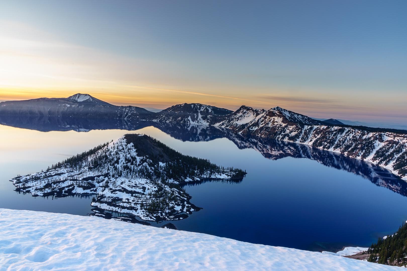 Crater Lake on a cold and windless morning, Oregon [OC][1620x1080] r