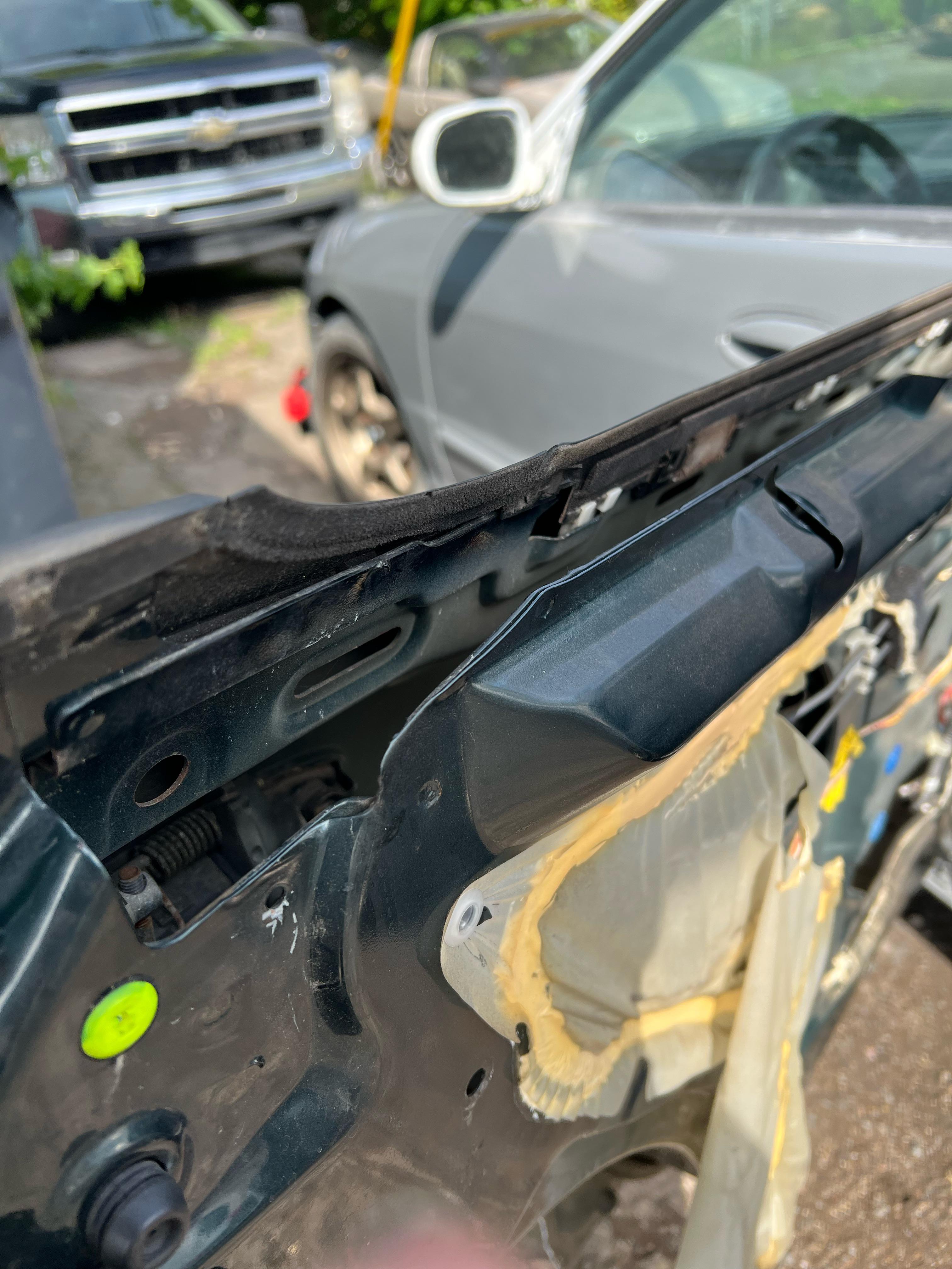 Anyone know how to get this trim off? r/Integra