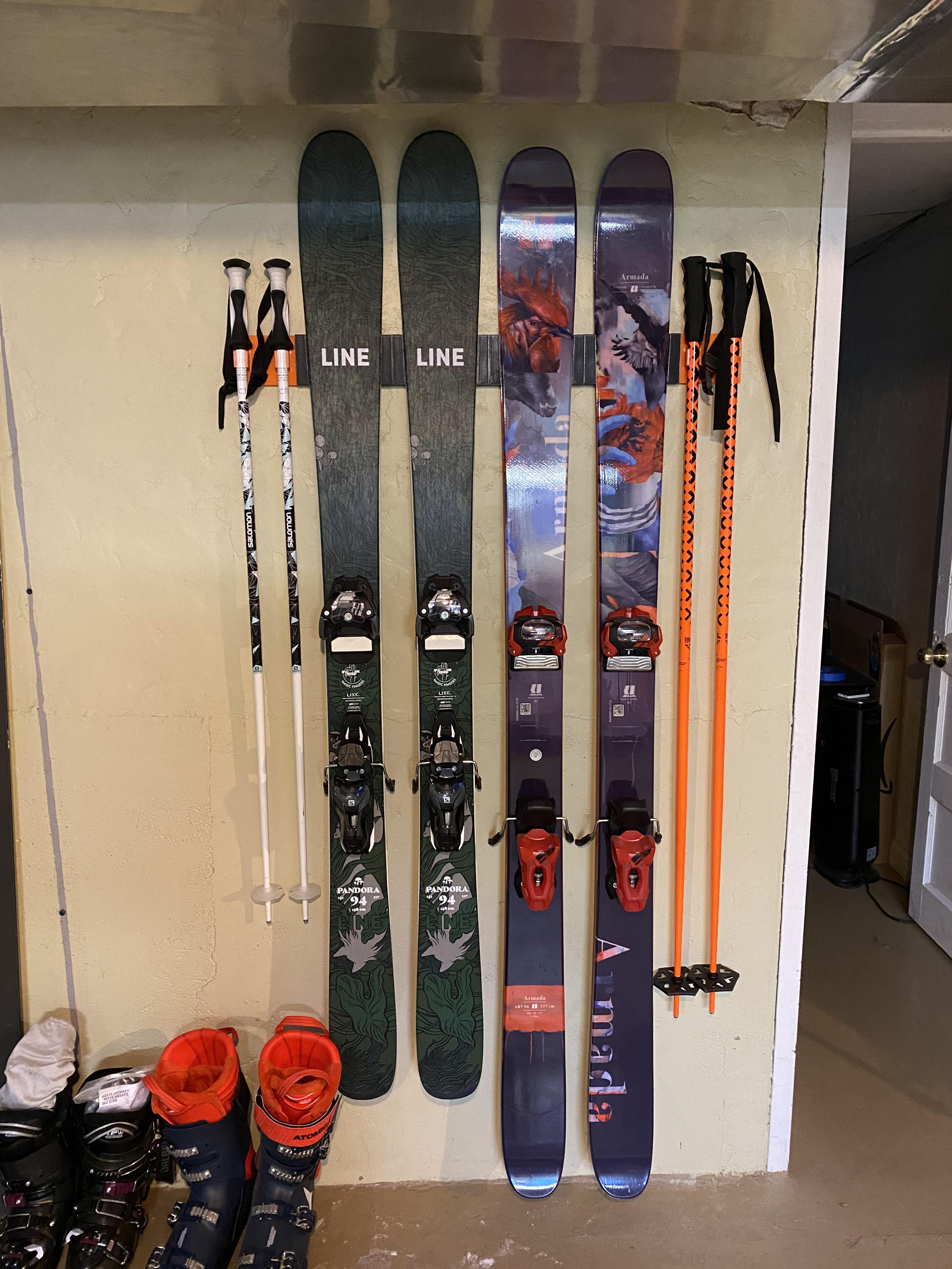 Wall mount for storing skis and poles. r/functionalprint
