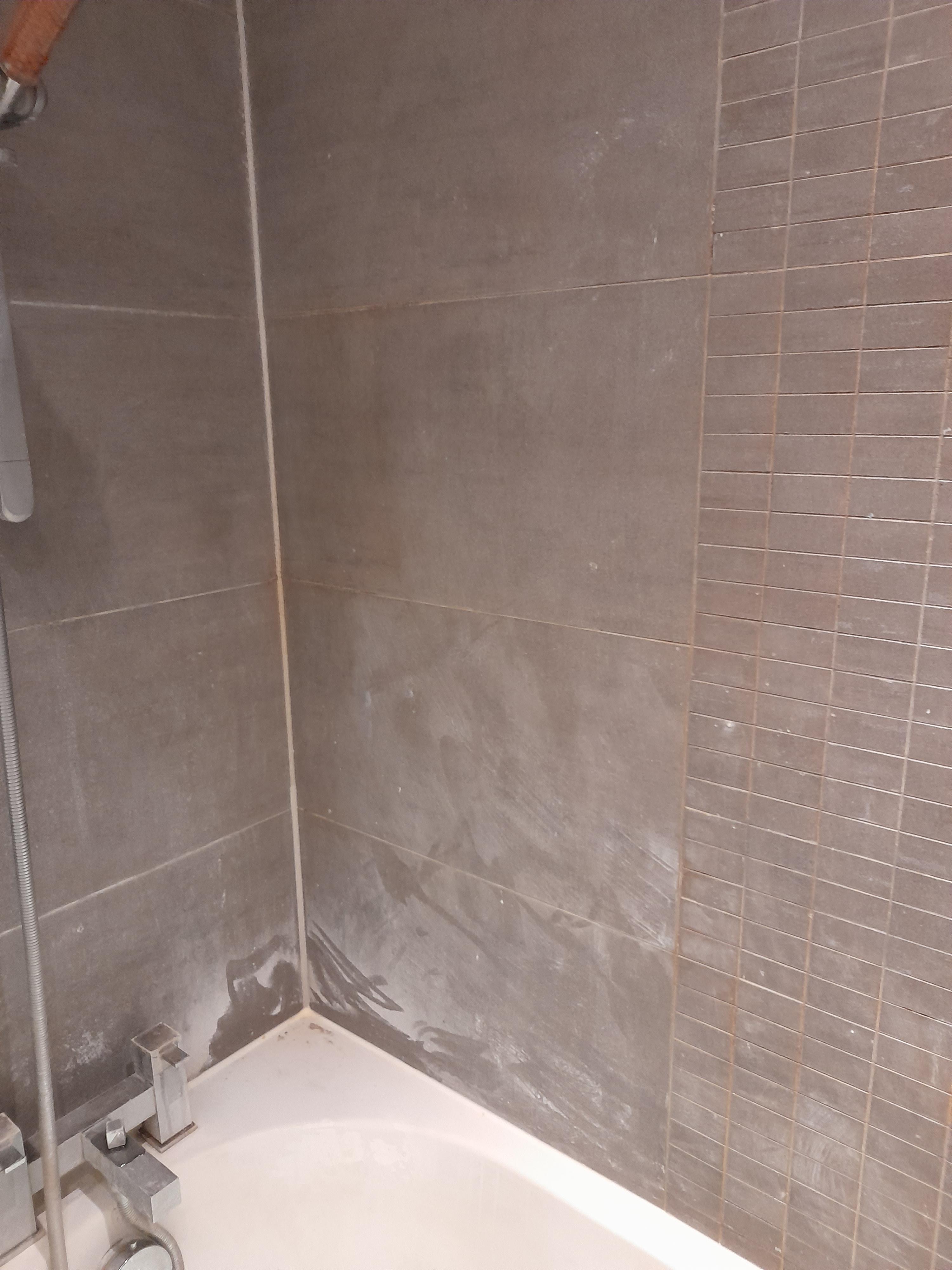 How do u get these limescale marks off my bathroom walls r/CleaningTips