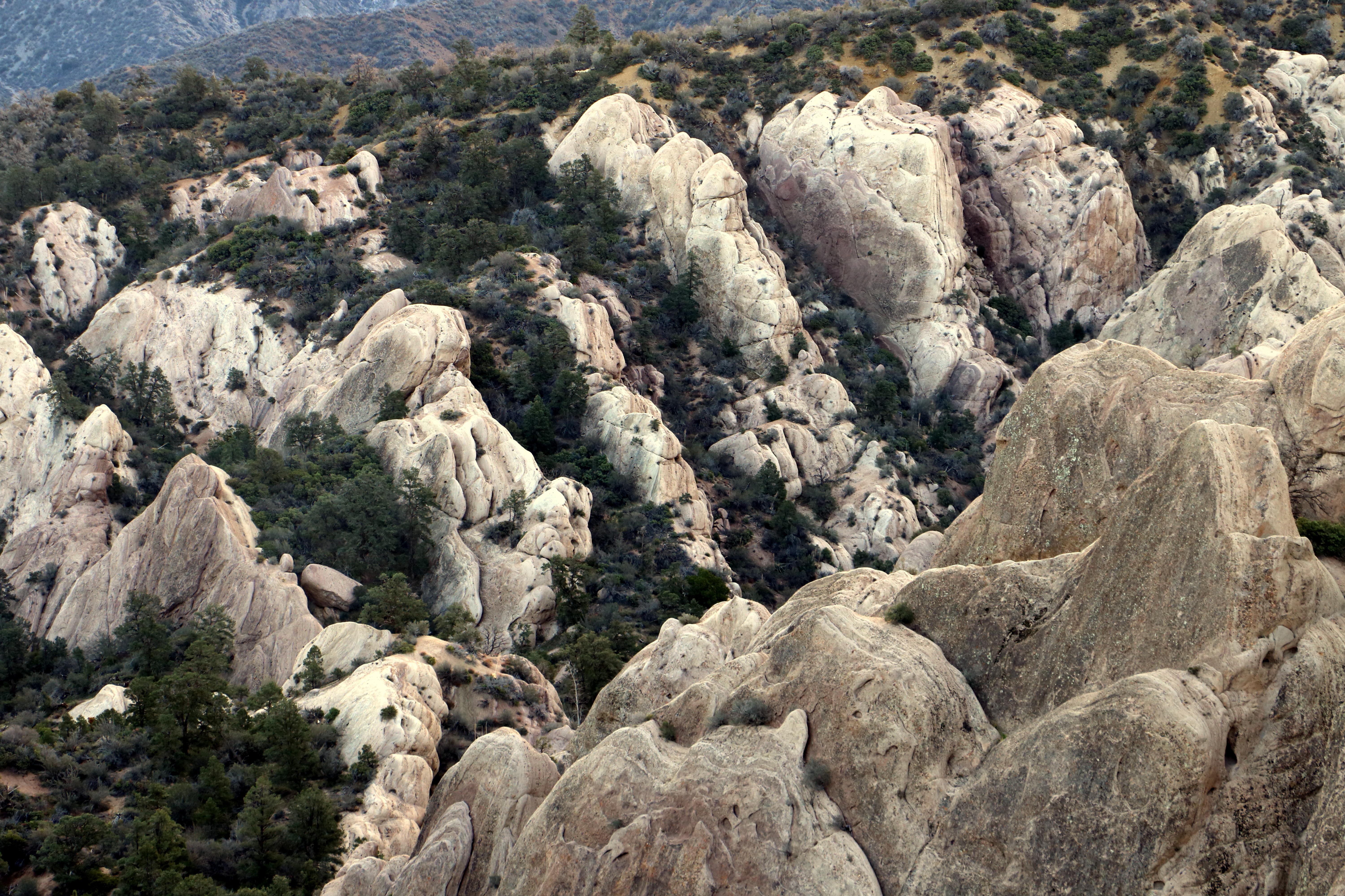 Devil's Punchbowl in Pearblossom California [OC] [6000 x 4000] EarthPorn