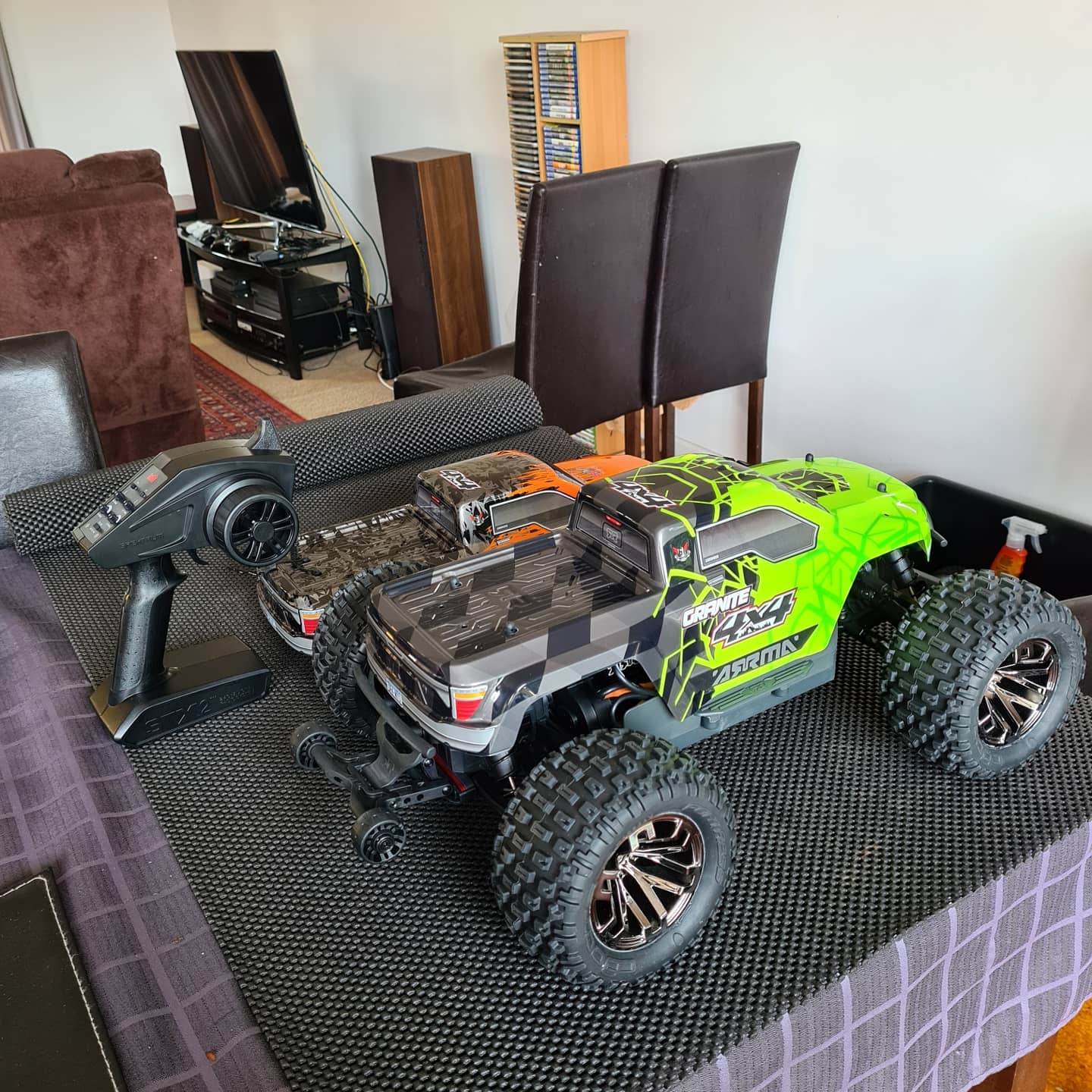 I got my new Arrma Granite 4x4 BLX in the mail yesterday. I got a brand