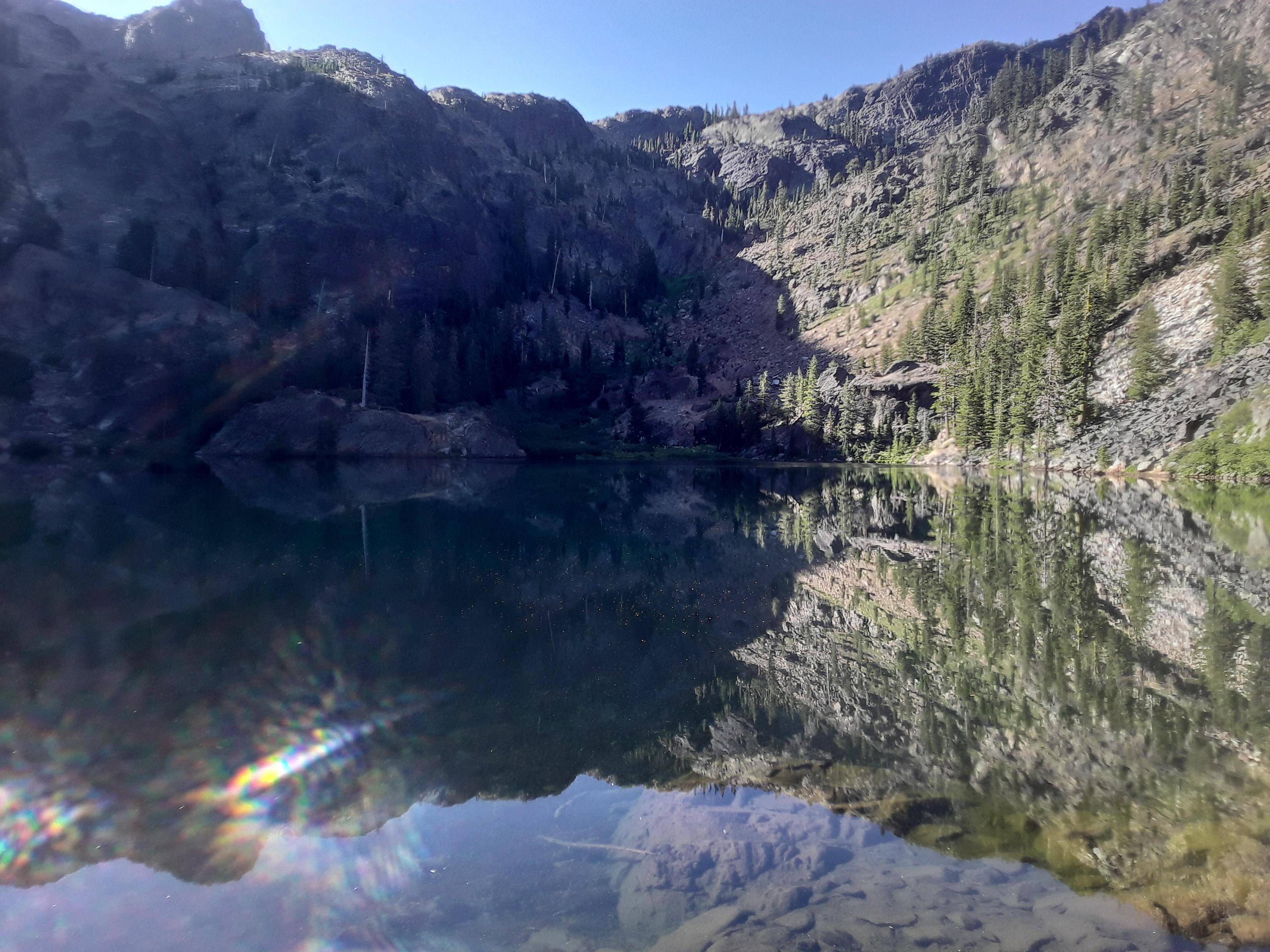 Deep lake, marble mountains California. (3264x2448)(OC) r/EarthPorn