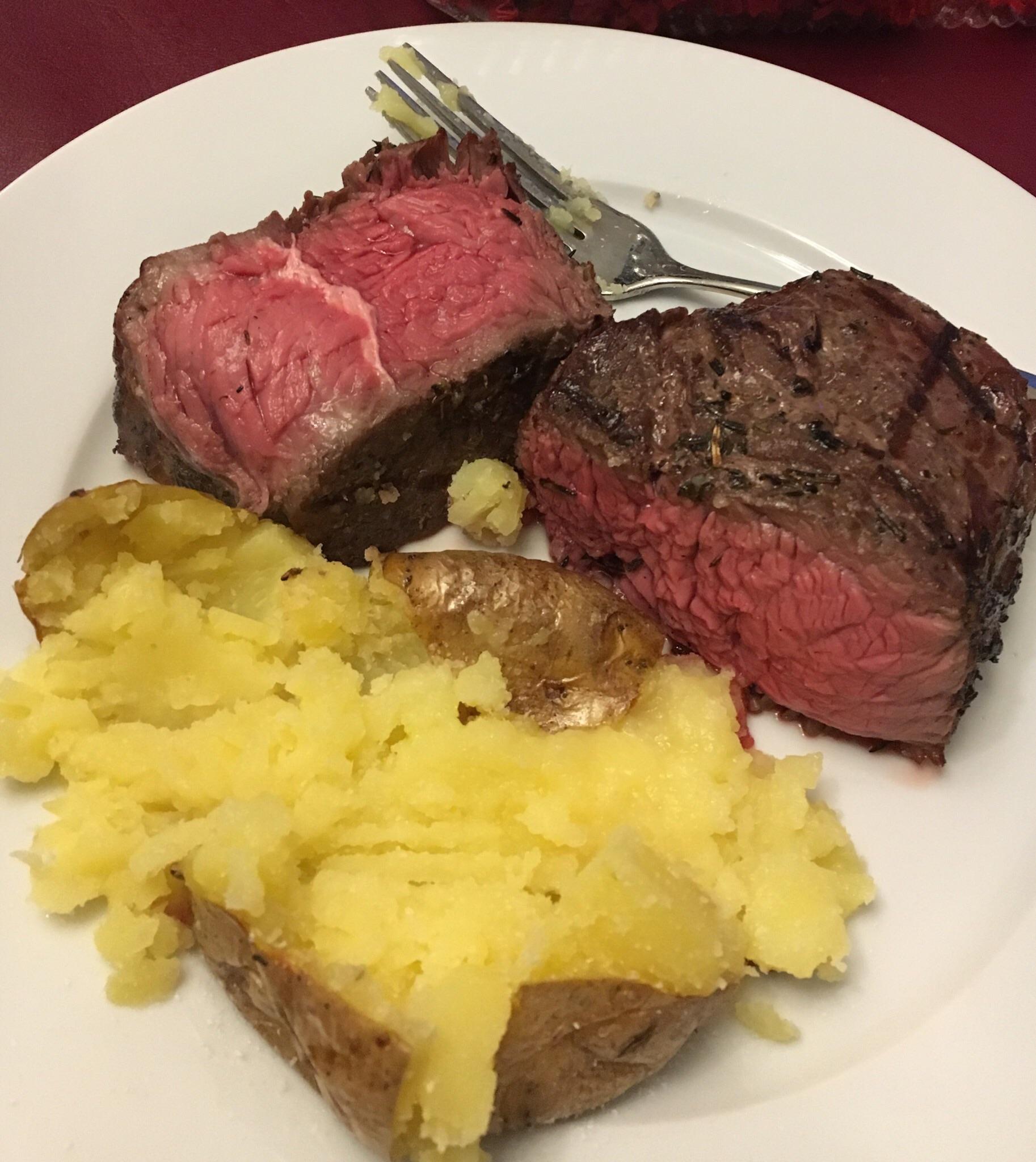 [Homemade] Sous vide Prime sirloin and baked Idaho gold potato. r/food