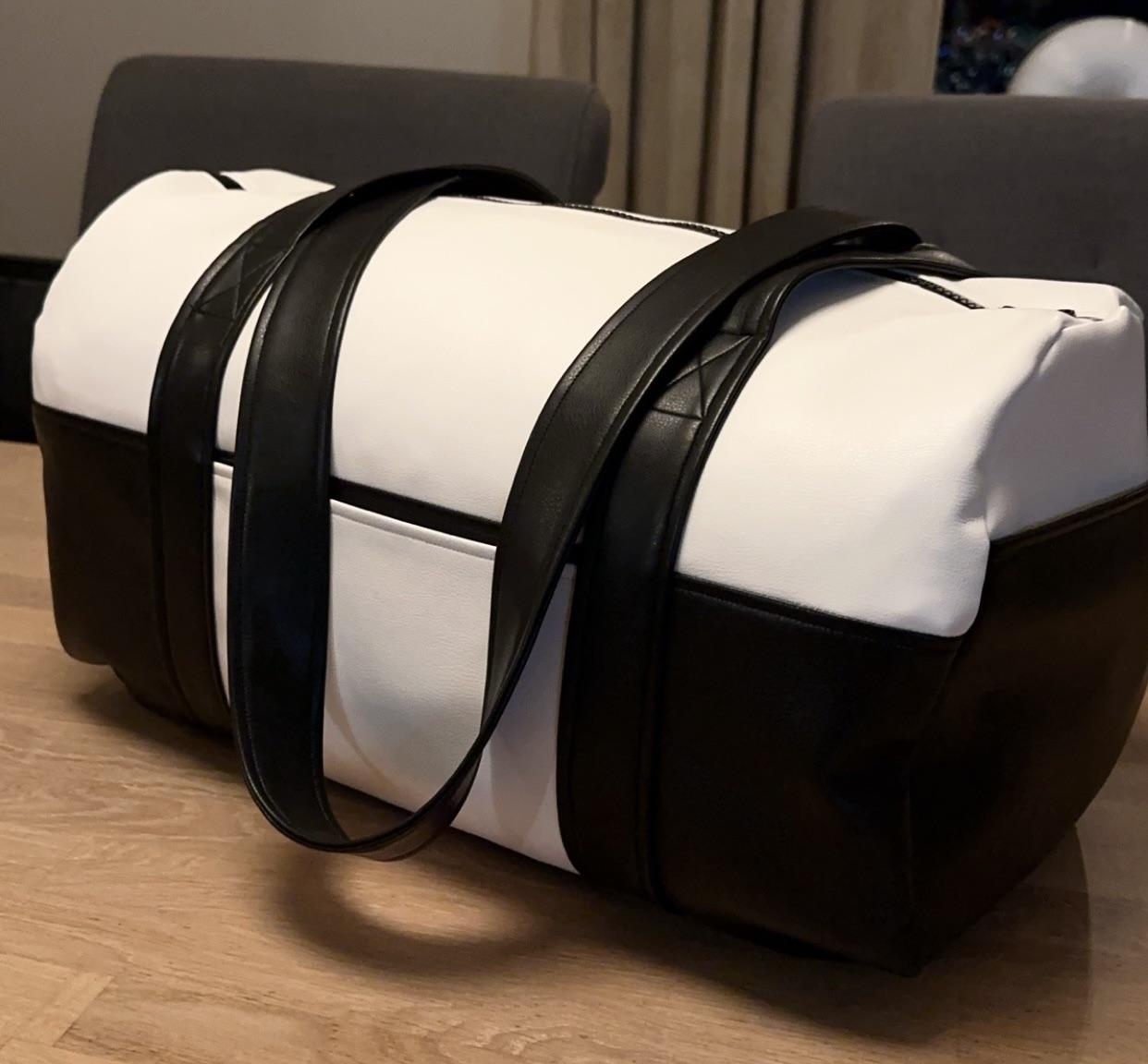 I made a duffel bag and realized it kinda looks like a PS5 r/sewing