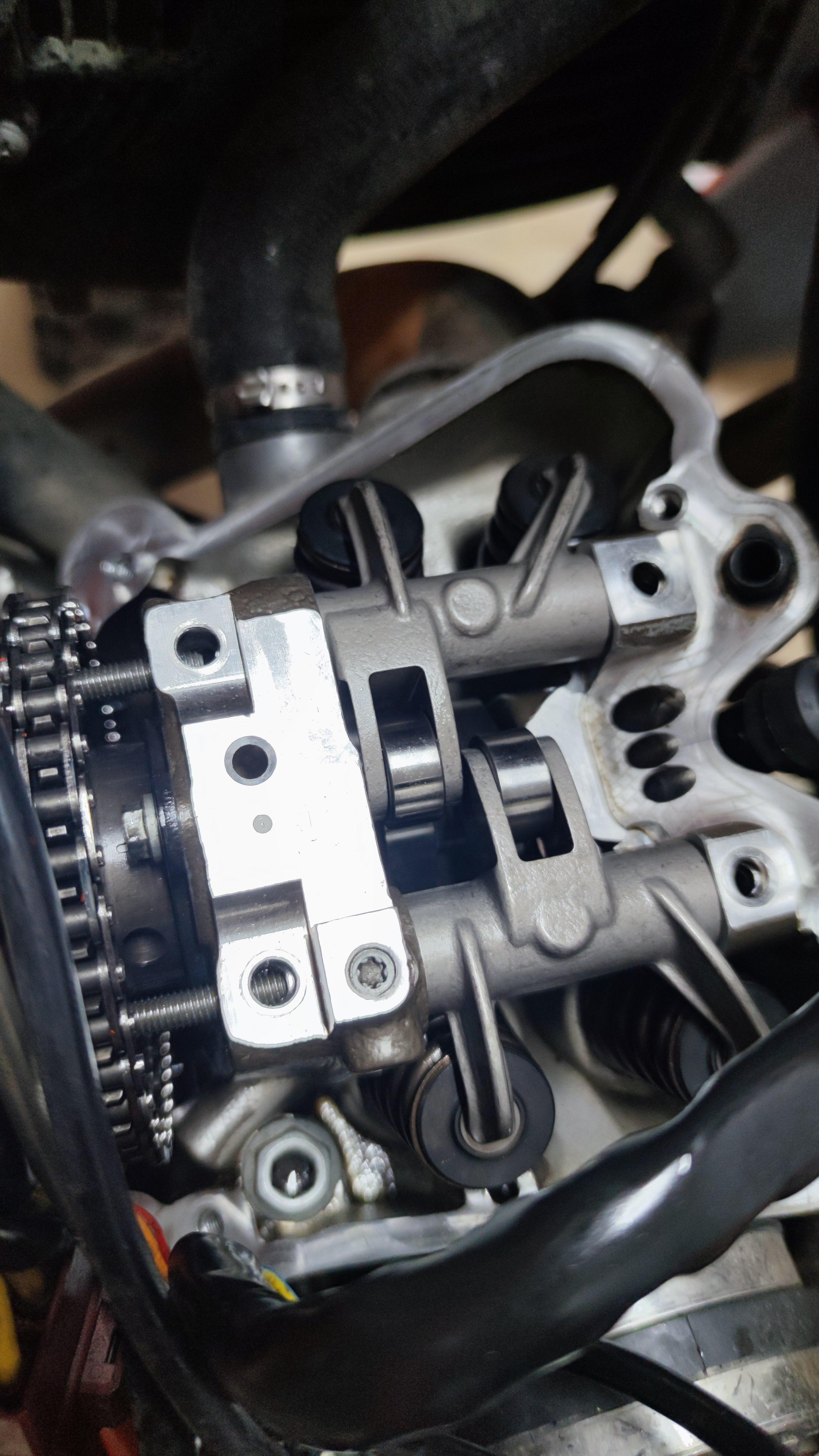 690 rocker arms rebuild. How much satisfying is this view? 😎😎🤙🤙 r/KTM