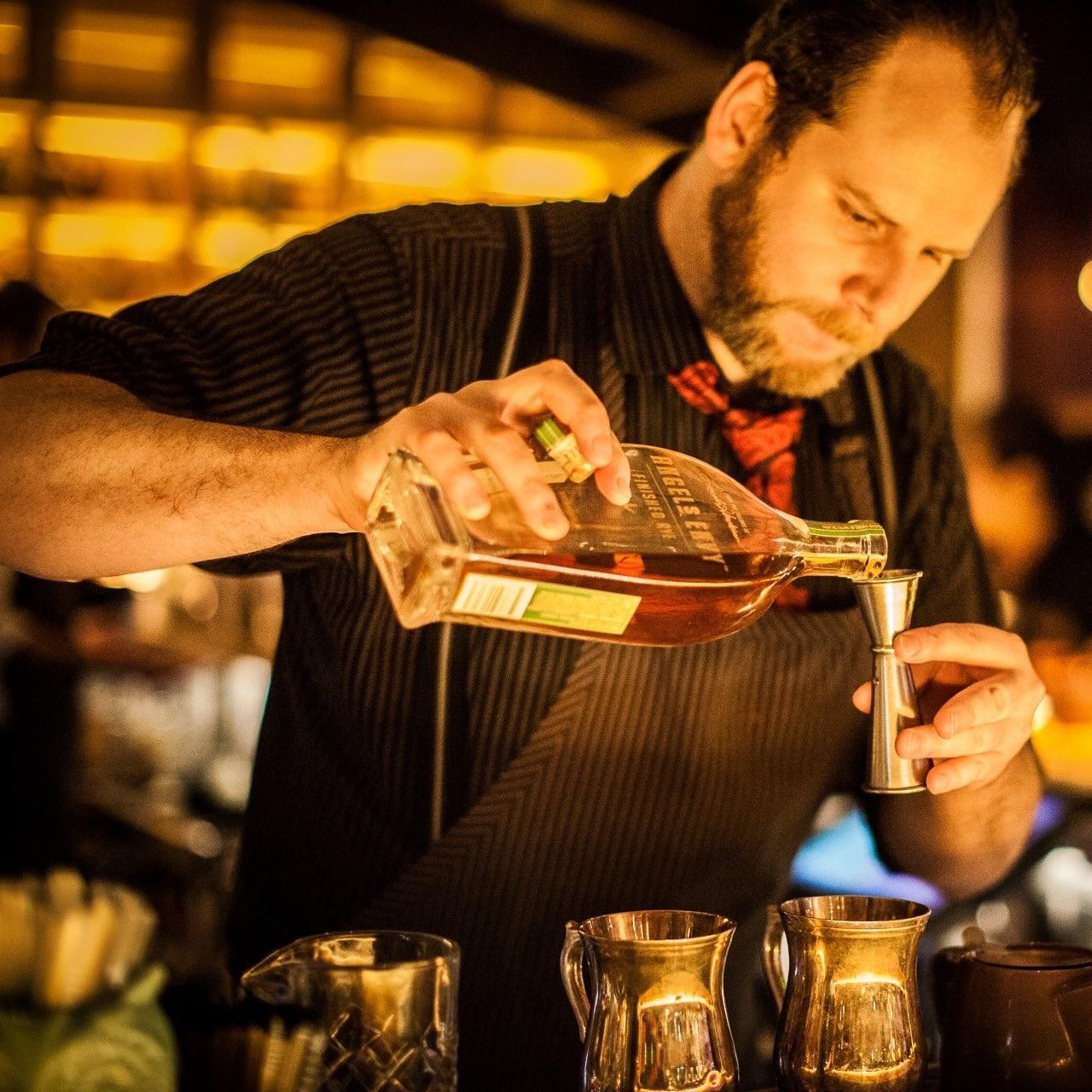 Some of my regulars are professional photographers ) r/bartenders