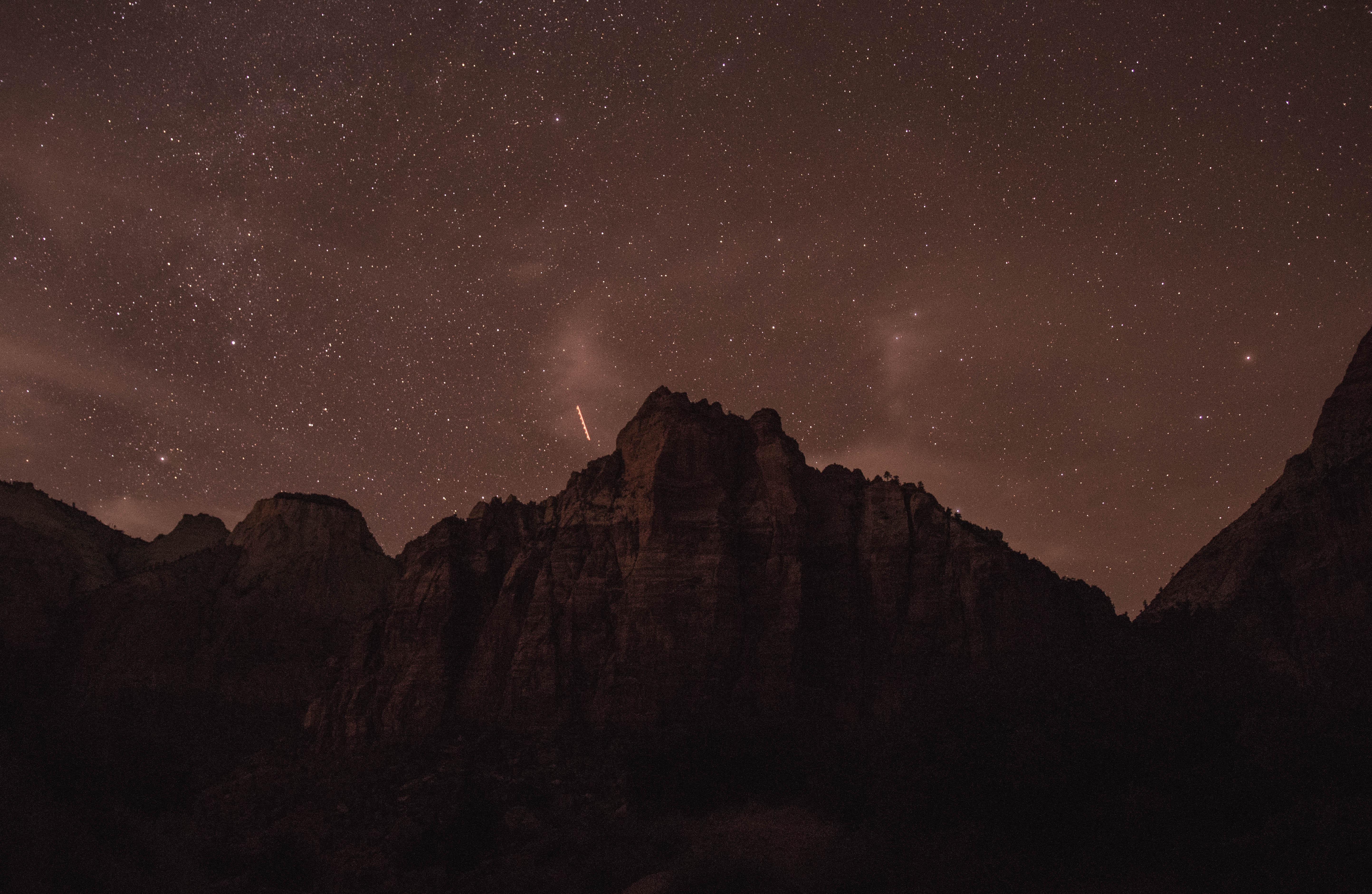 Starry night in Zion National Park, Utah [OC][5776x3765] r/EarthPorn