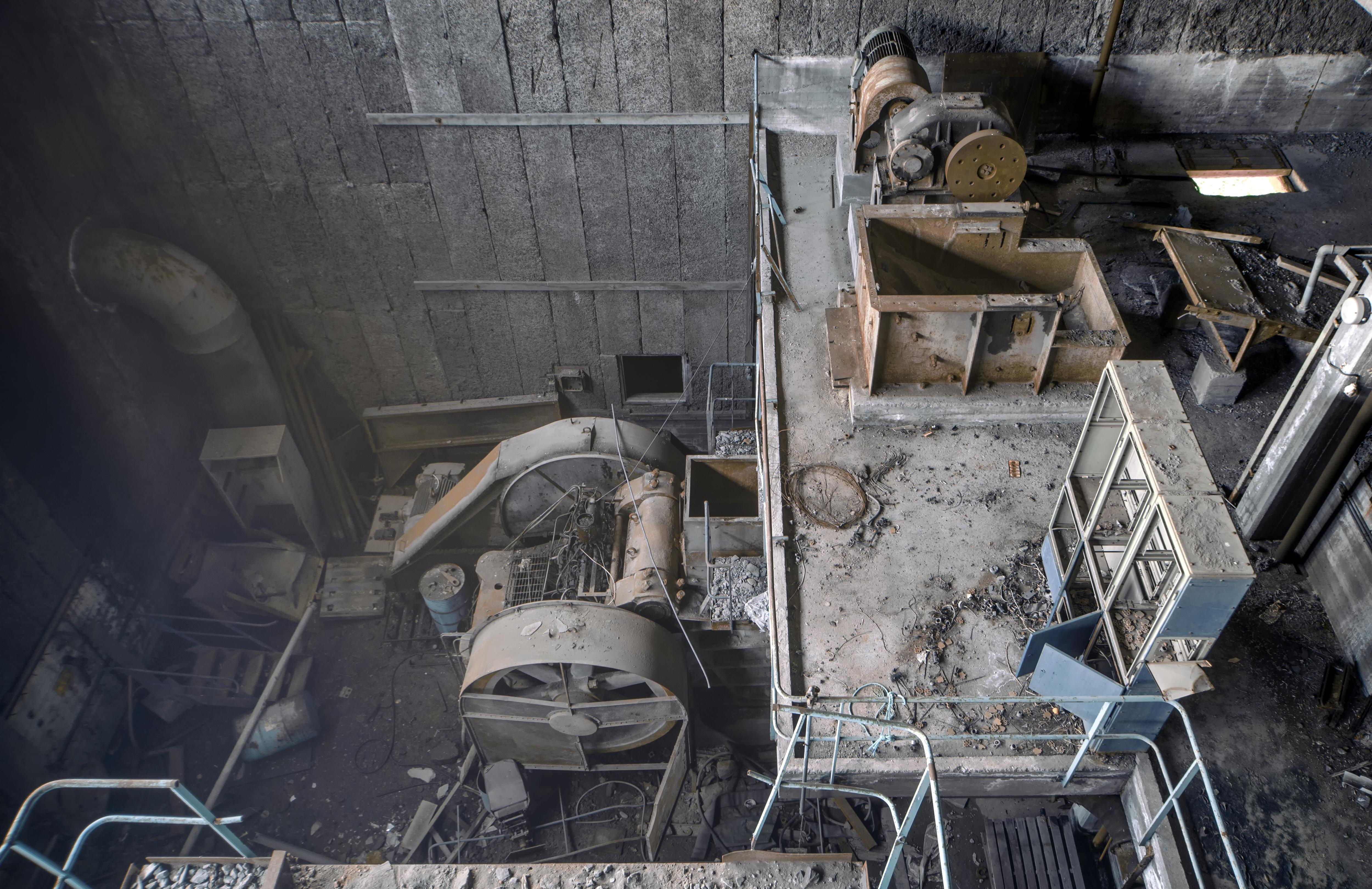 Found a way inside an abandoned mine in Norway r/urbanexploration