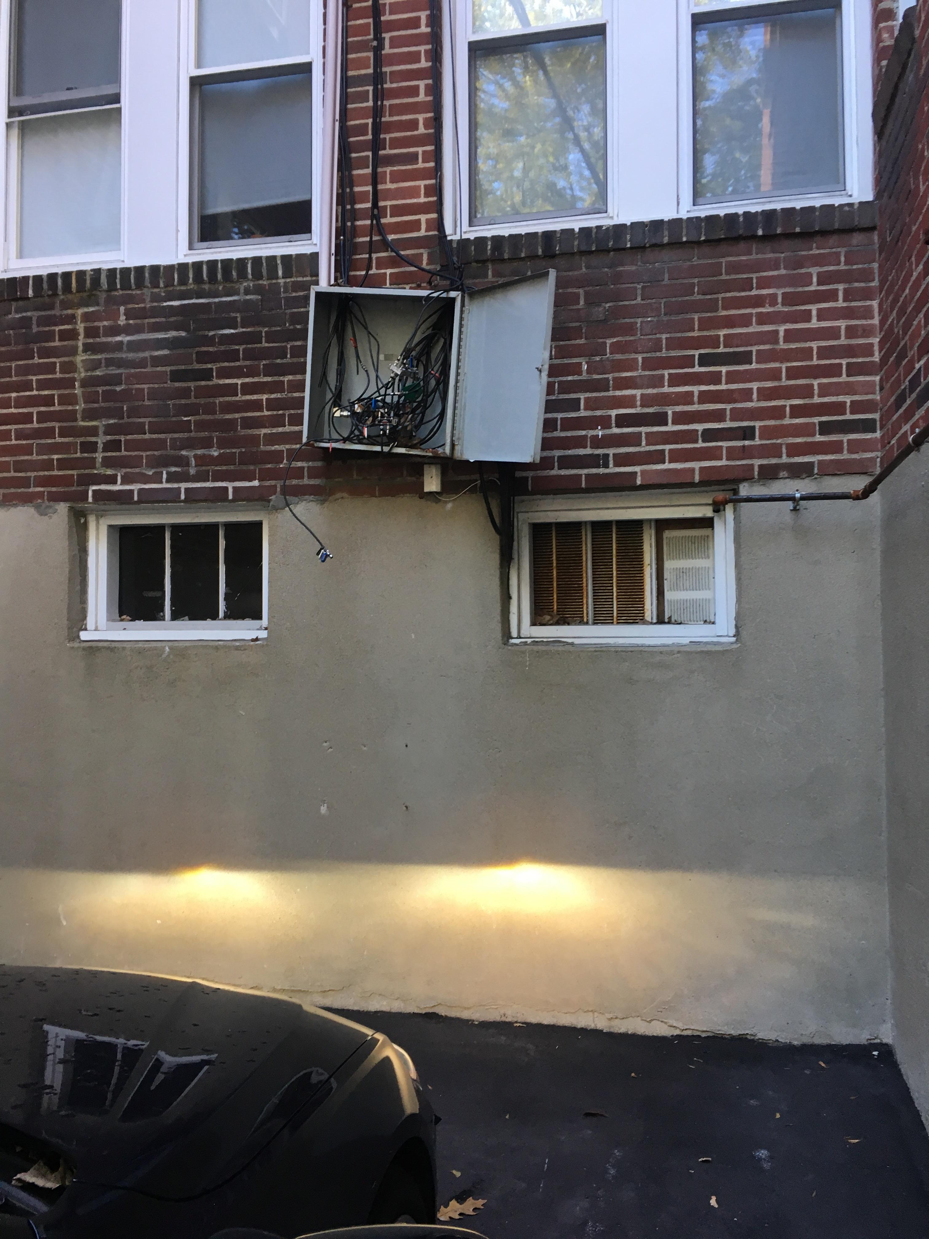 My apartment complex’s cable box r/techsupportgore