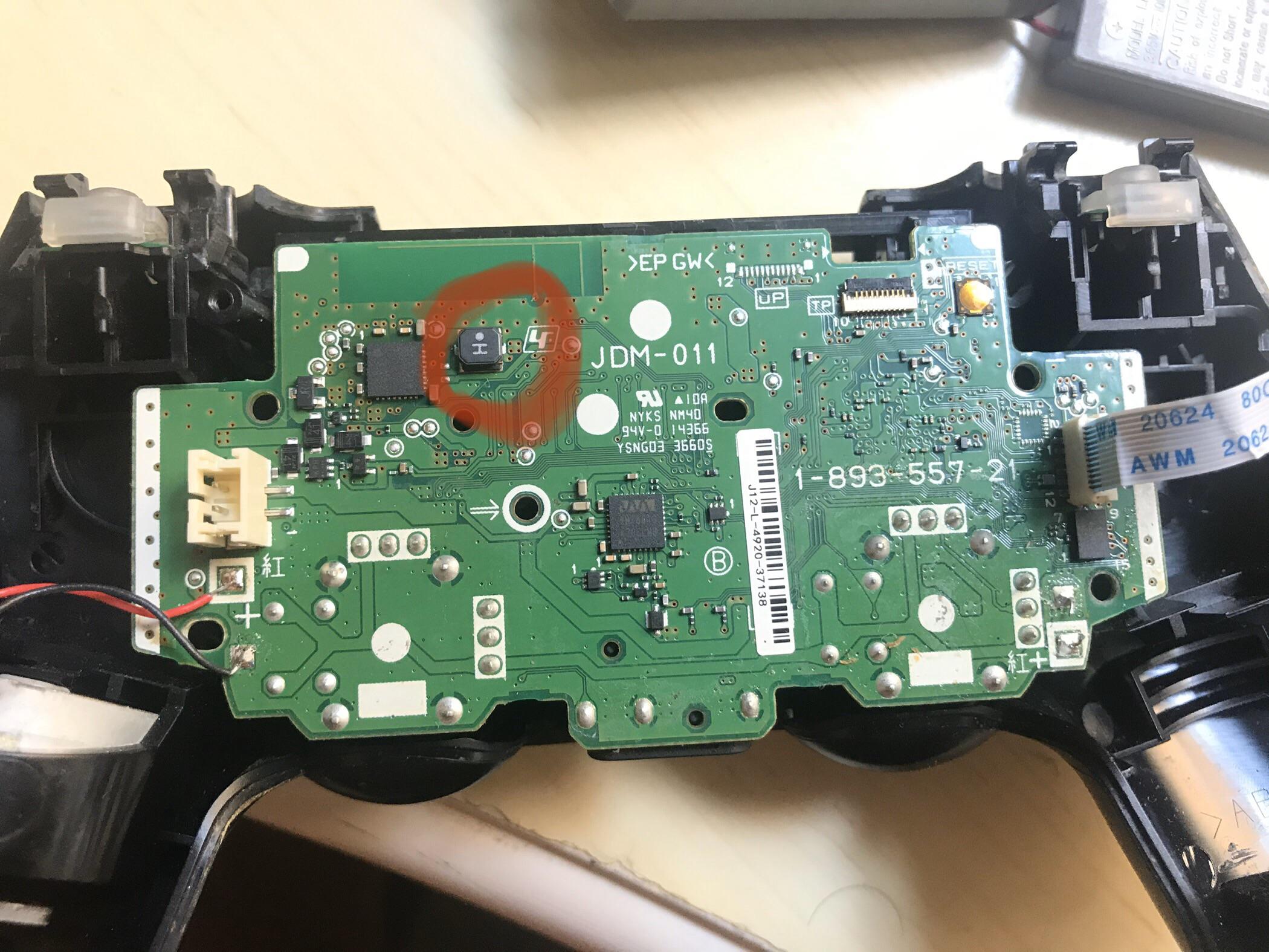 Hi guys, this is a Dualshock 4 , does anybody know what that thing is
