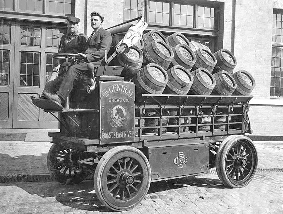 An electric beer delivery truck for the "Central Brewing Company