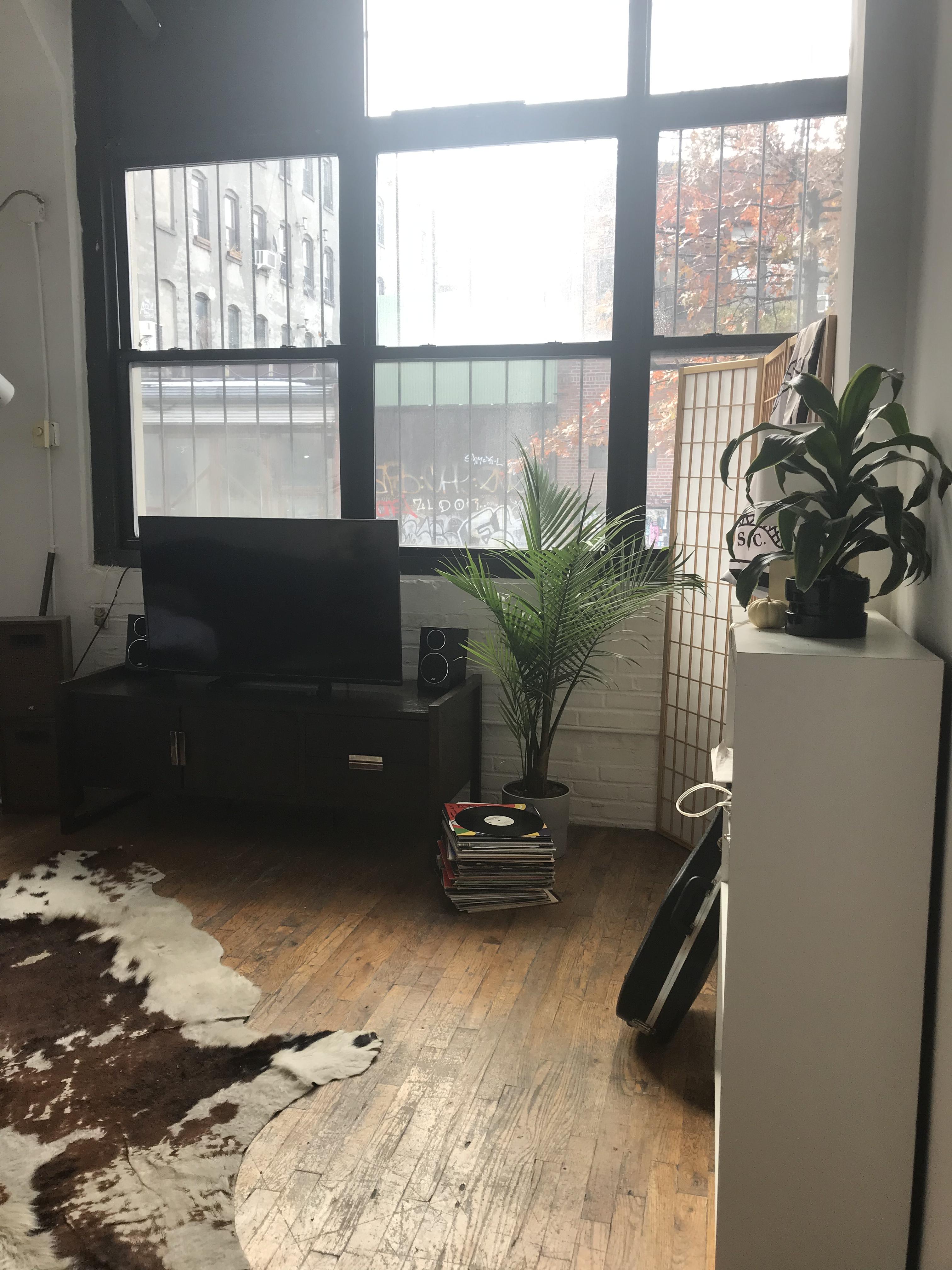 [Listing] Huge 14’ x 10’ LOFTED Bedroom