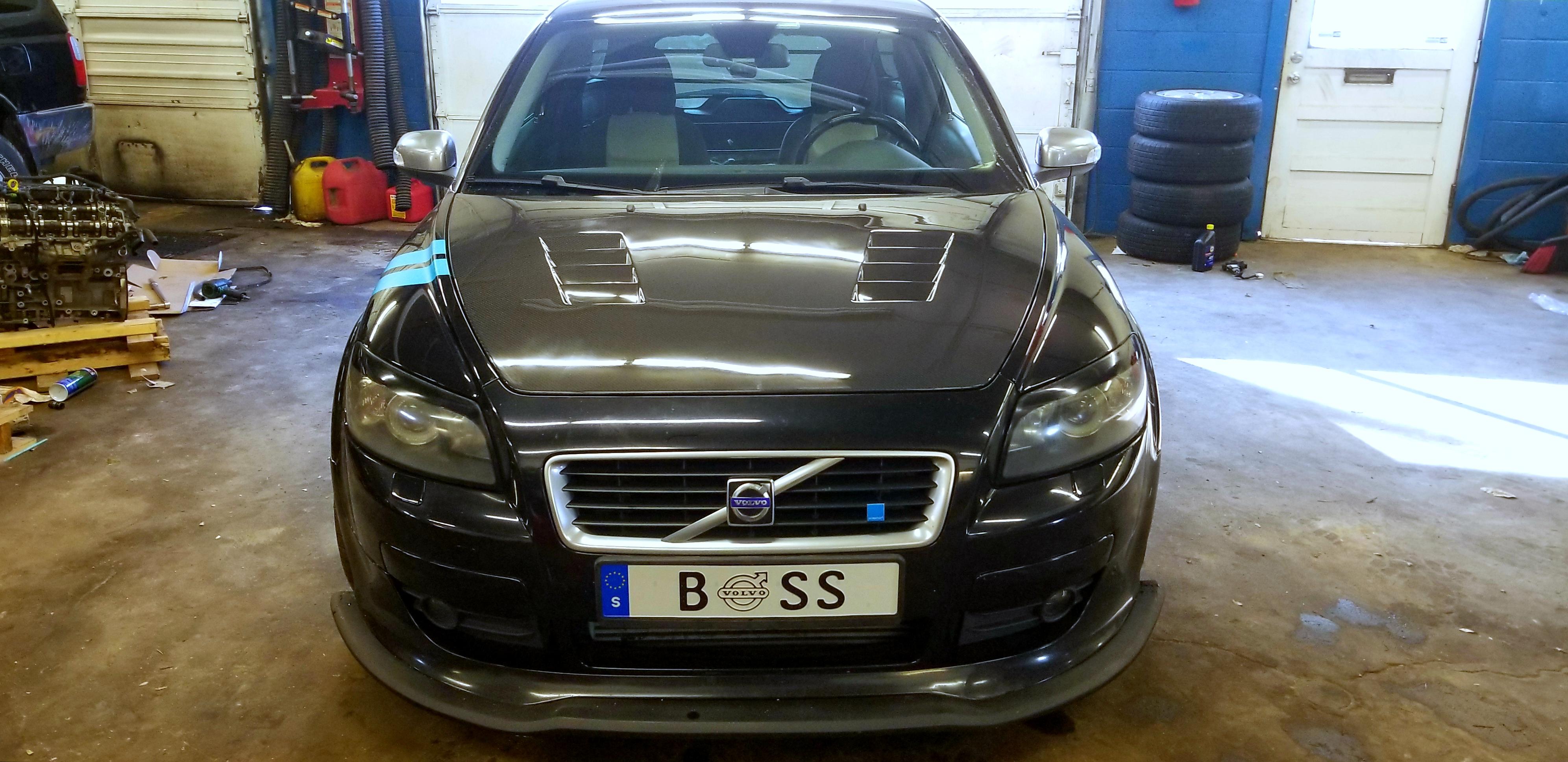 Carbon fiber C30 hood r/Volvo