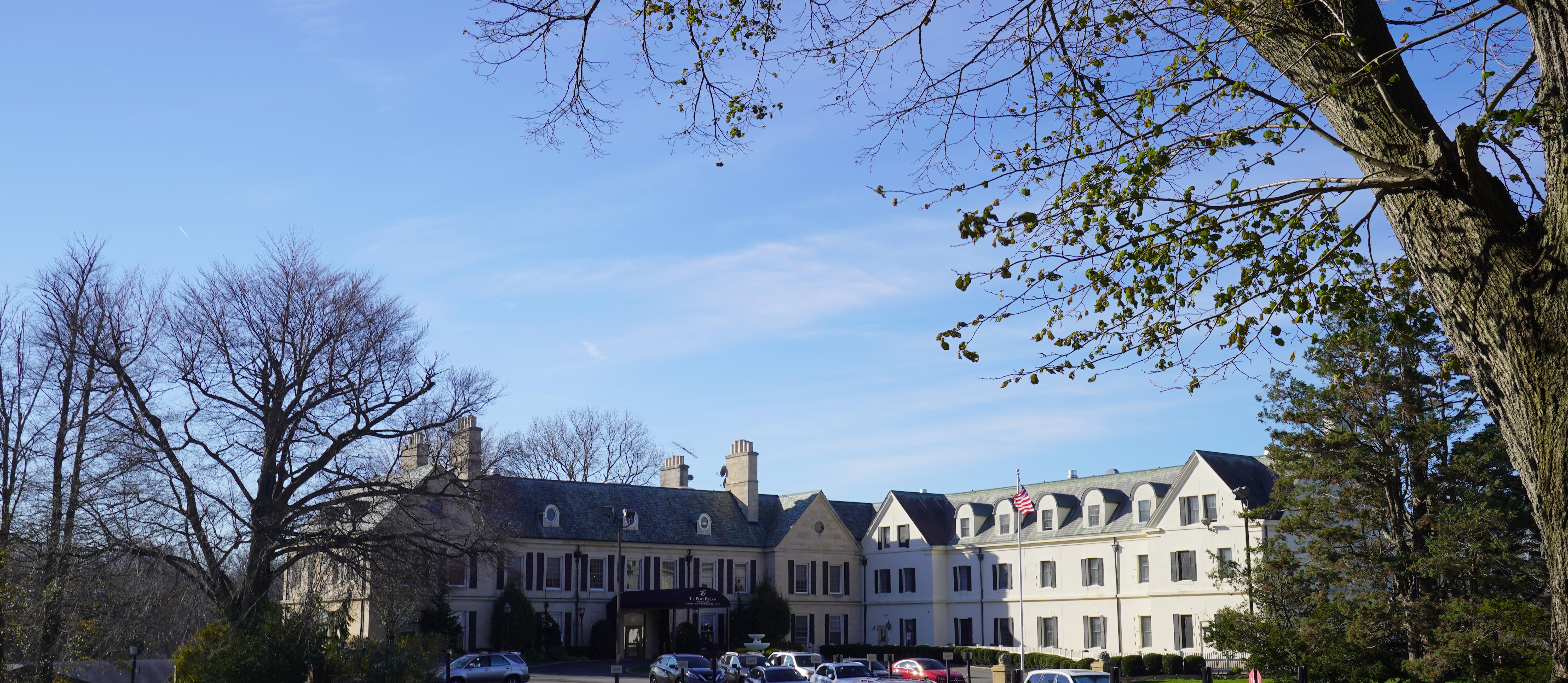 Nor'easter today, so another Pratt Mansion taken last week. It's a