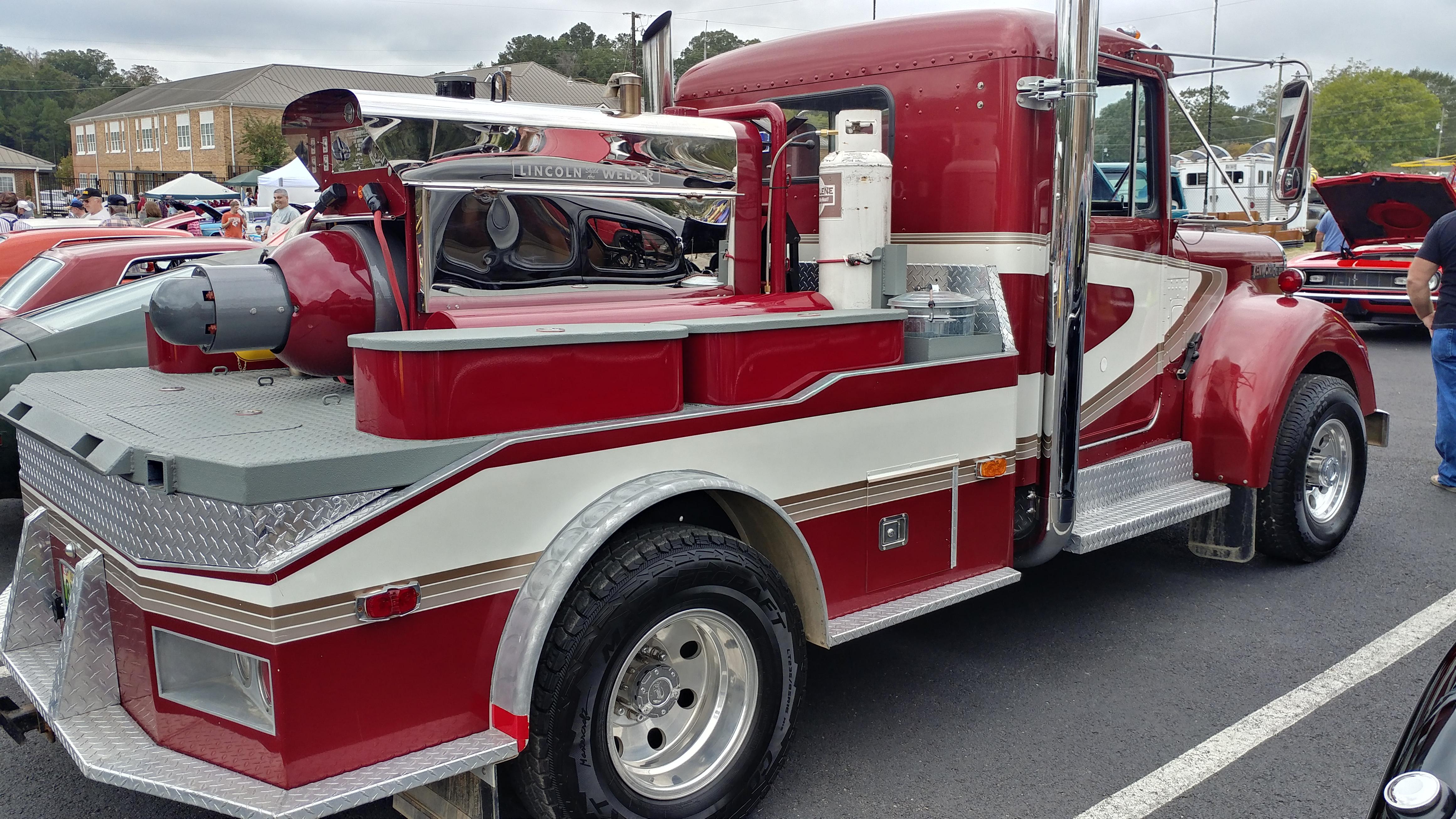 That's a awesome welding rig.... r/AwesomeCarMods