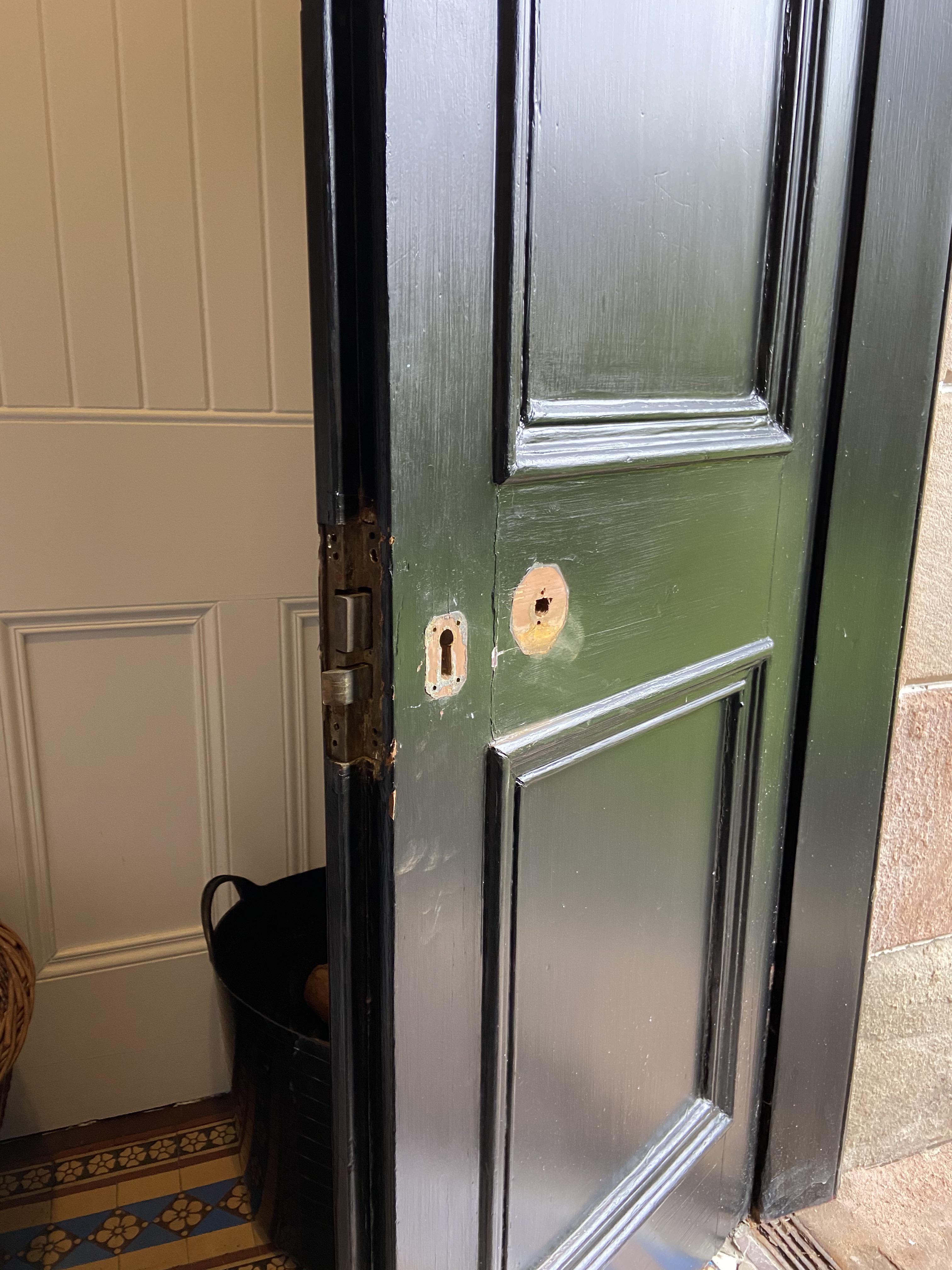 Victorian storm door lock morning trying to get this lock out of the