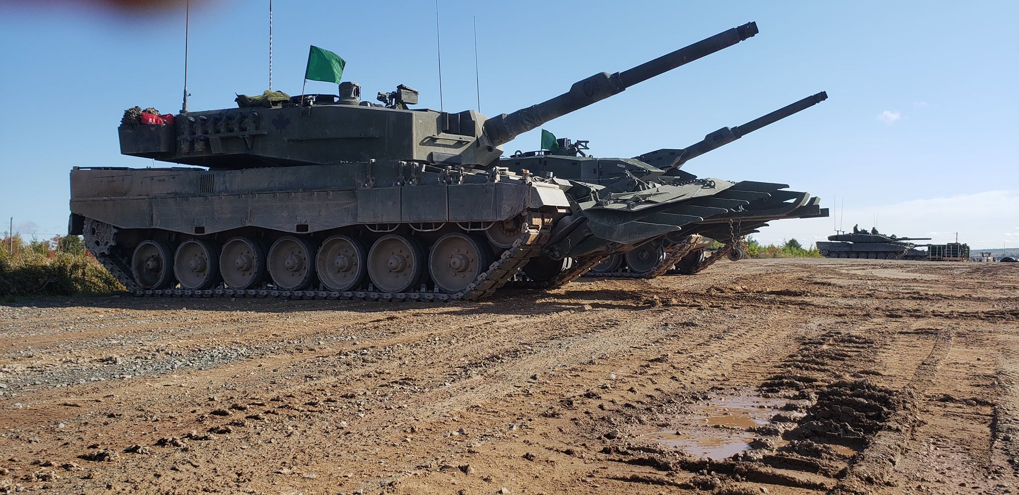 Canadian Leopard 2a4 with mine plow ( 2048 x 995 ) [OC] r/TankPorn
