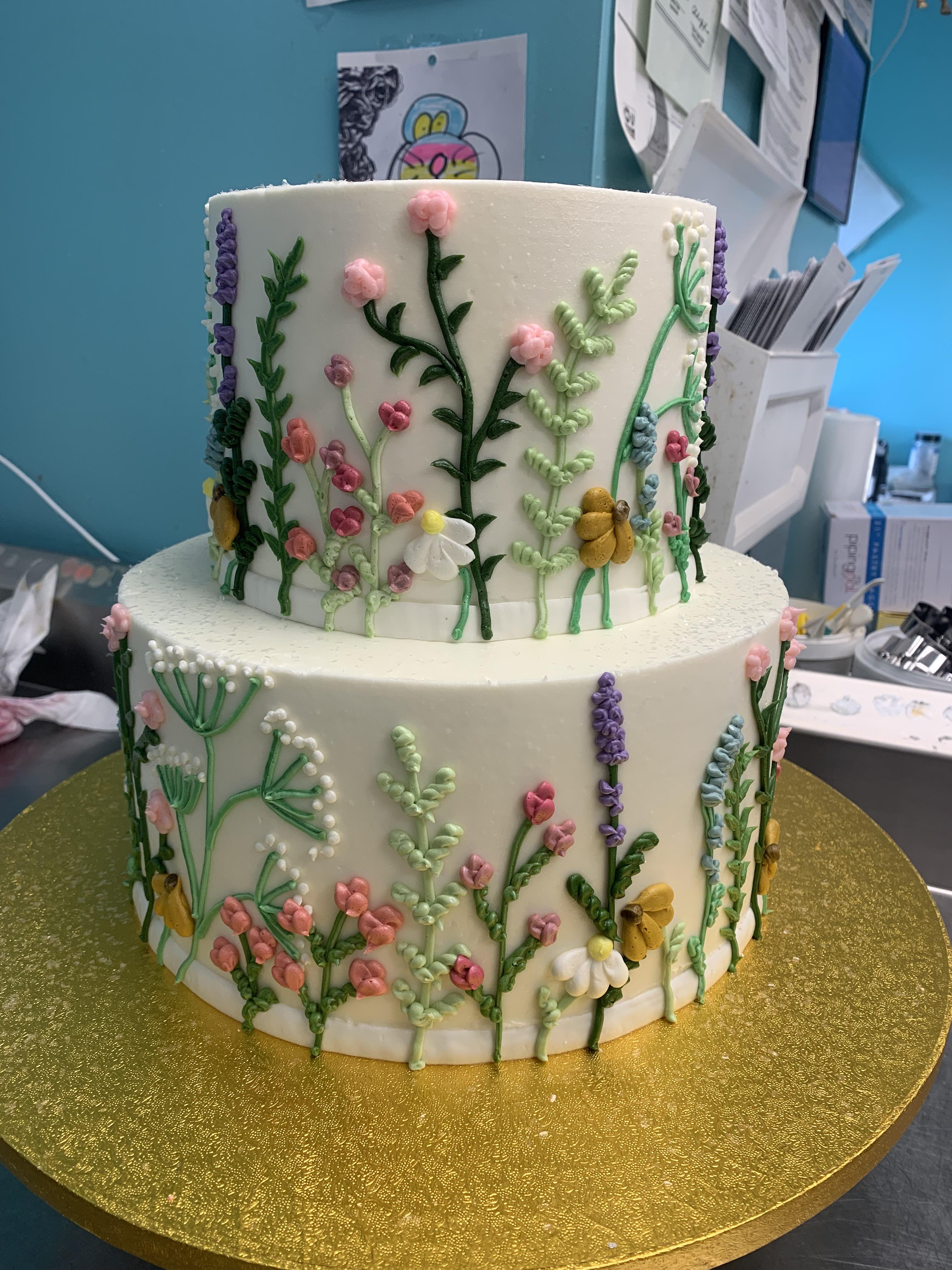 Floral bridal shower cake 🌸 r/cakedecorating